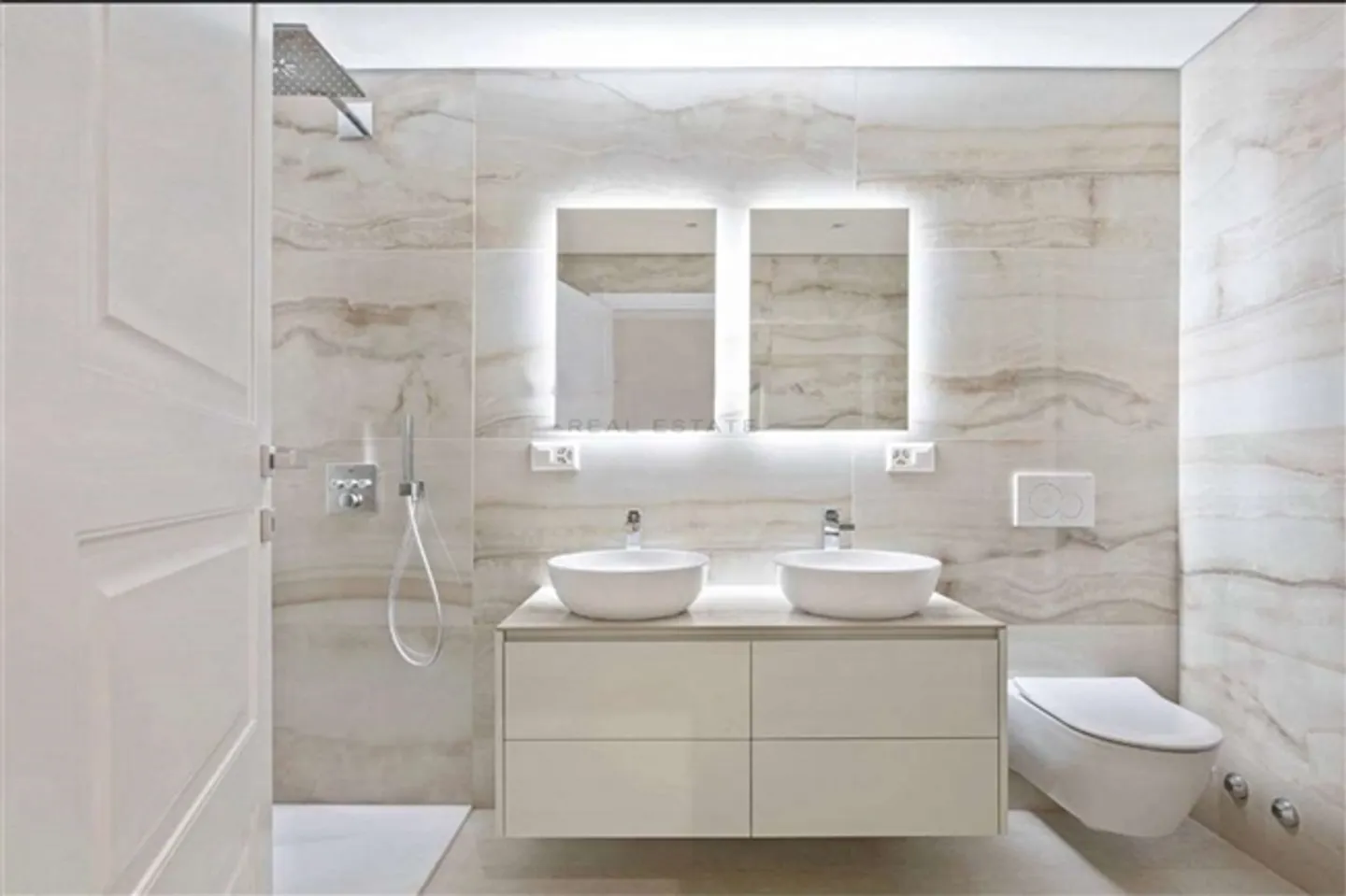 Appartement lumineux et élégant de 3,5 pièces, rénové, avec véranda et garage - Photo 5 sur 6