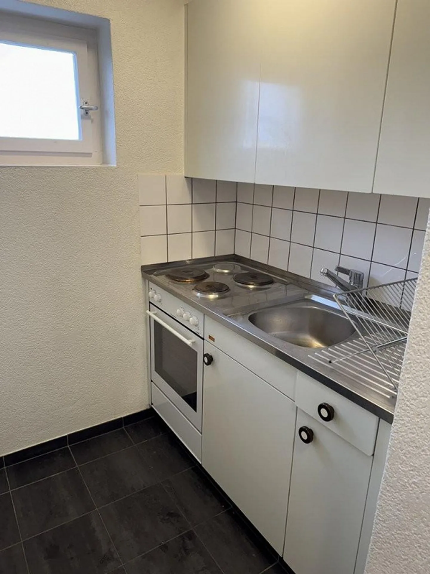 Emplacement central et ensoleillé avec vue - Photo 3 sur 8