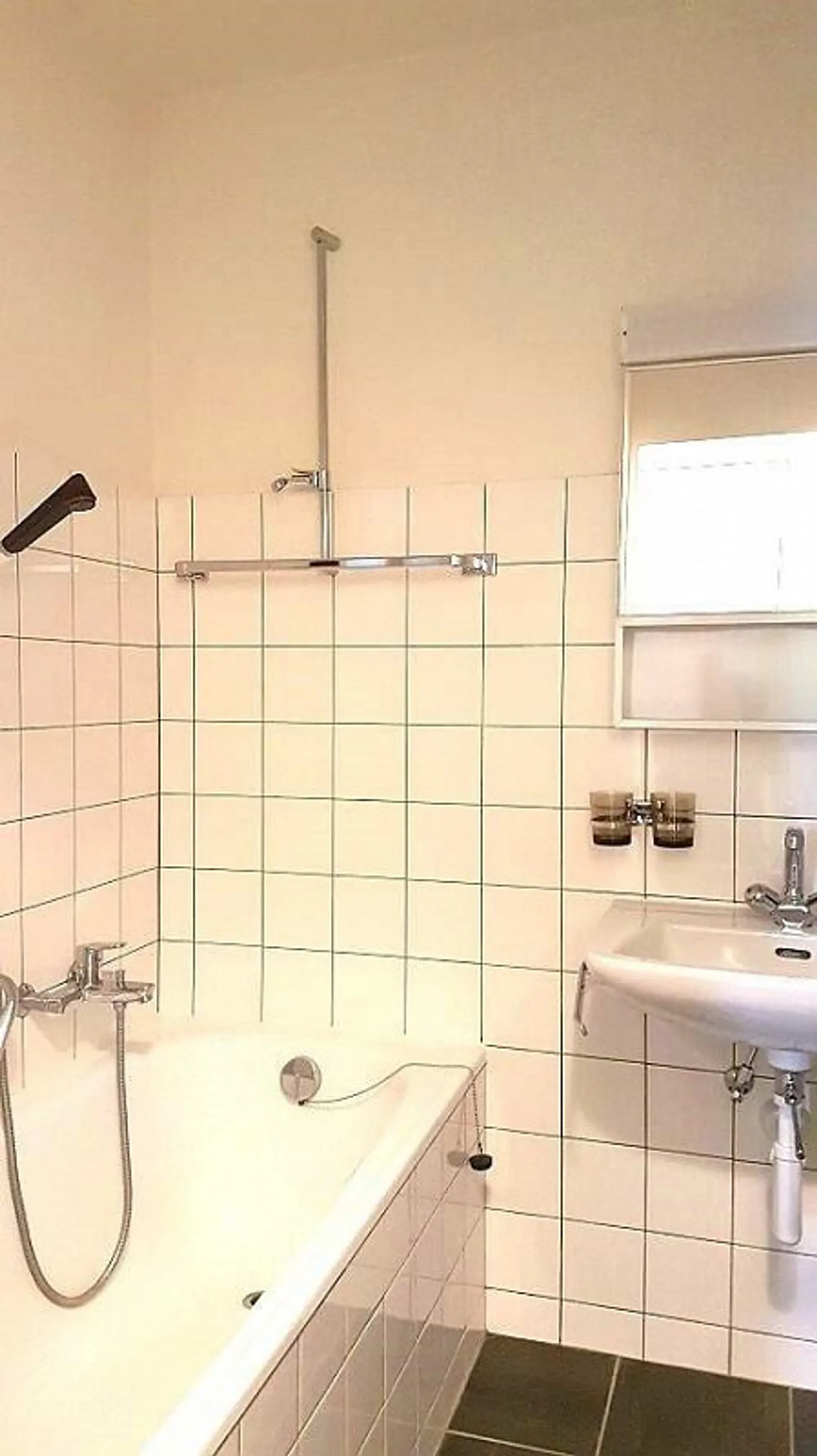 Emplacement central et ensoleillé avec vue - Photo 5 sur 8