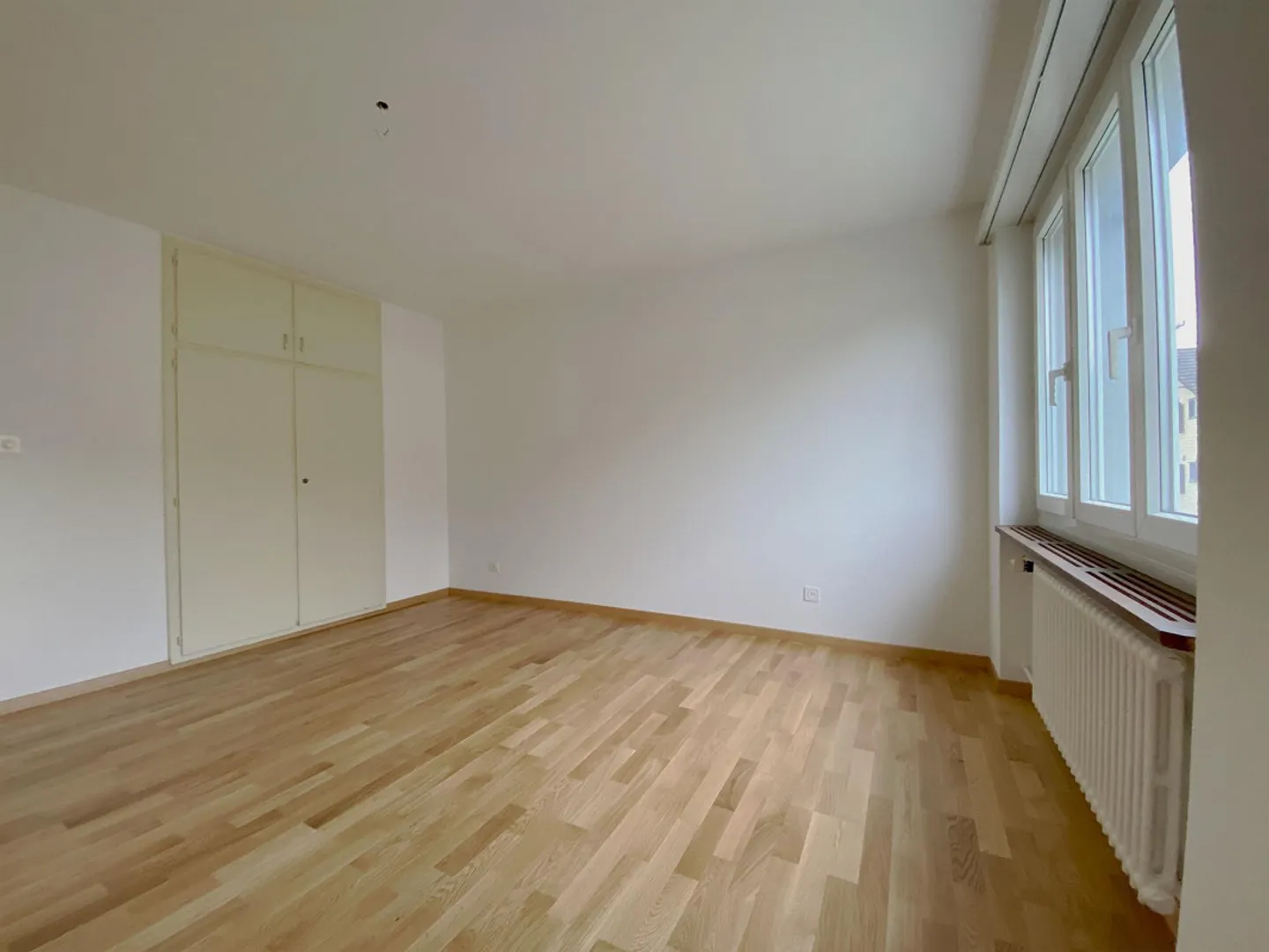 Cozy 4-Room Apartment in Central Location - Photo 2 of 8