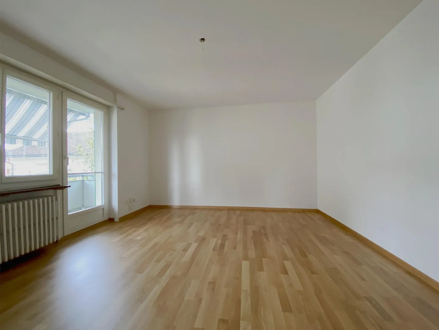 Cozy 4-Room Apartment in Central Location - Photo 4 of 8
