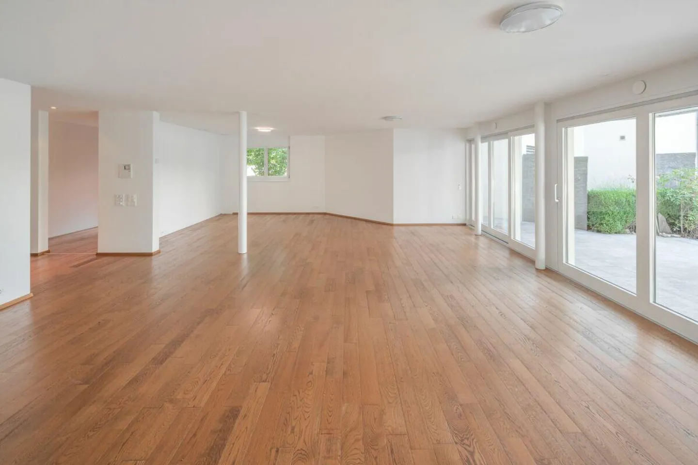 Unique Garden Apartment with Direct Access to the Rhine - Photo 4 of 17