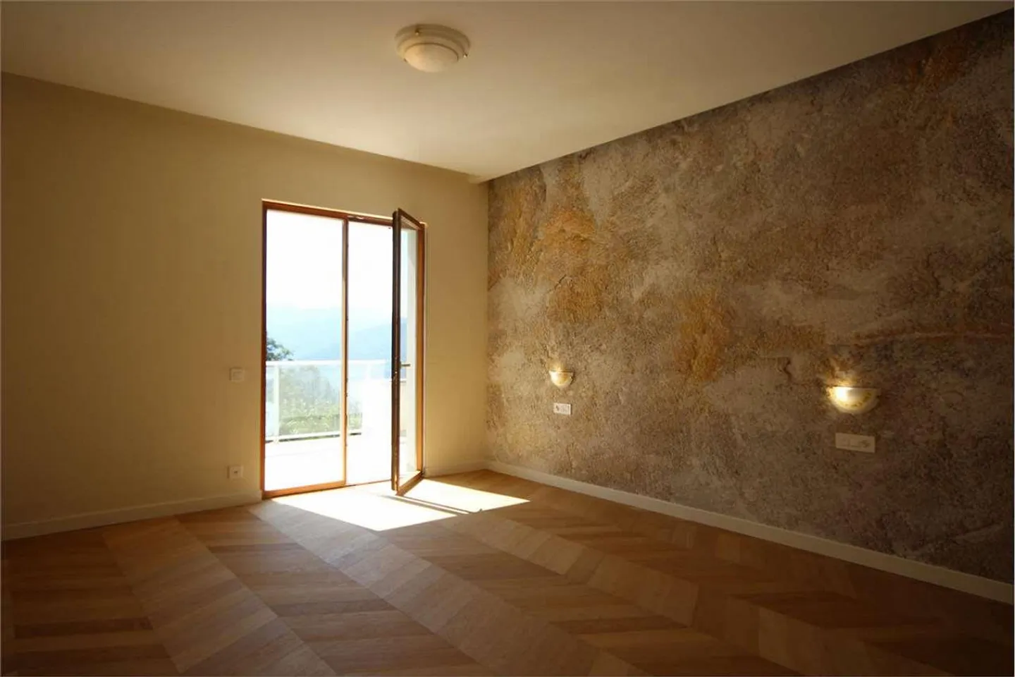 New representative penthouse of 5.5 rooms with pool and garden - Photo 4 of 13