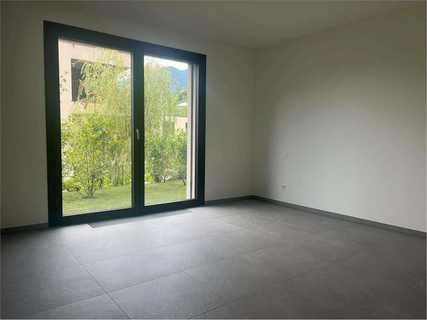 Gordola- bellissimo  appartamento 4.5 con grande giardino - Foto 7 di 13