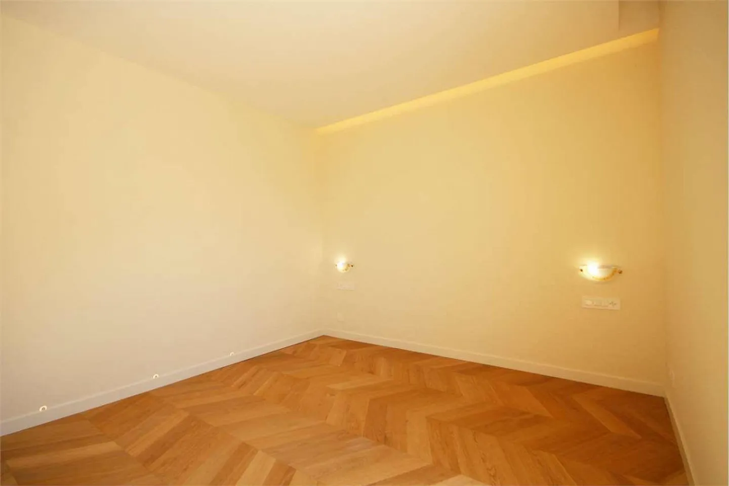 New representative penthouse of 5.5 rooms with pool and garden - Photo 6 of 13