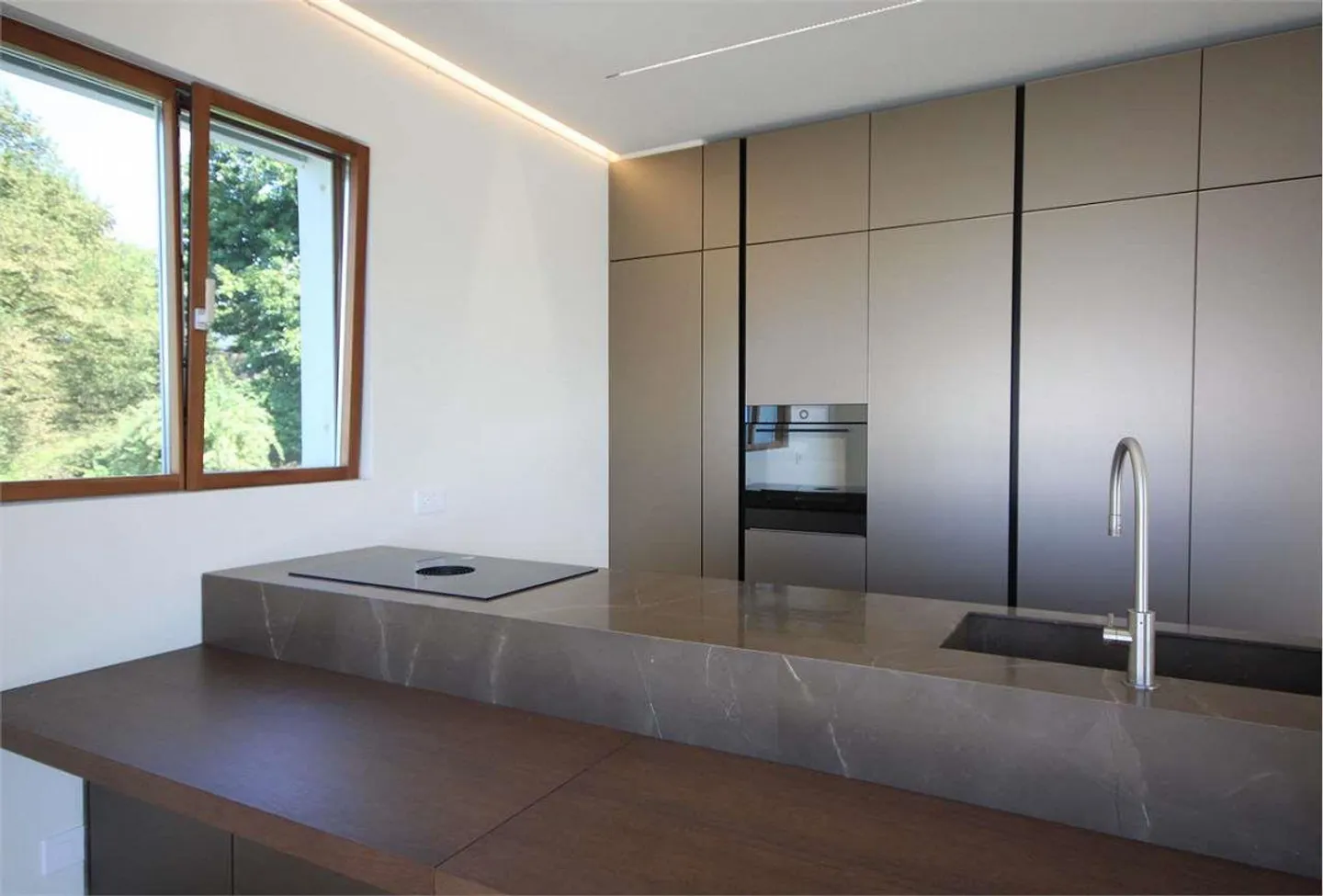 New representative penthouse of 5.5 rooms with pool and garden - Photo 7 of 13