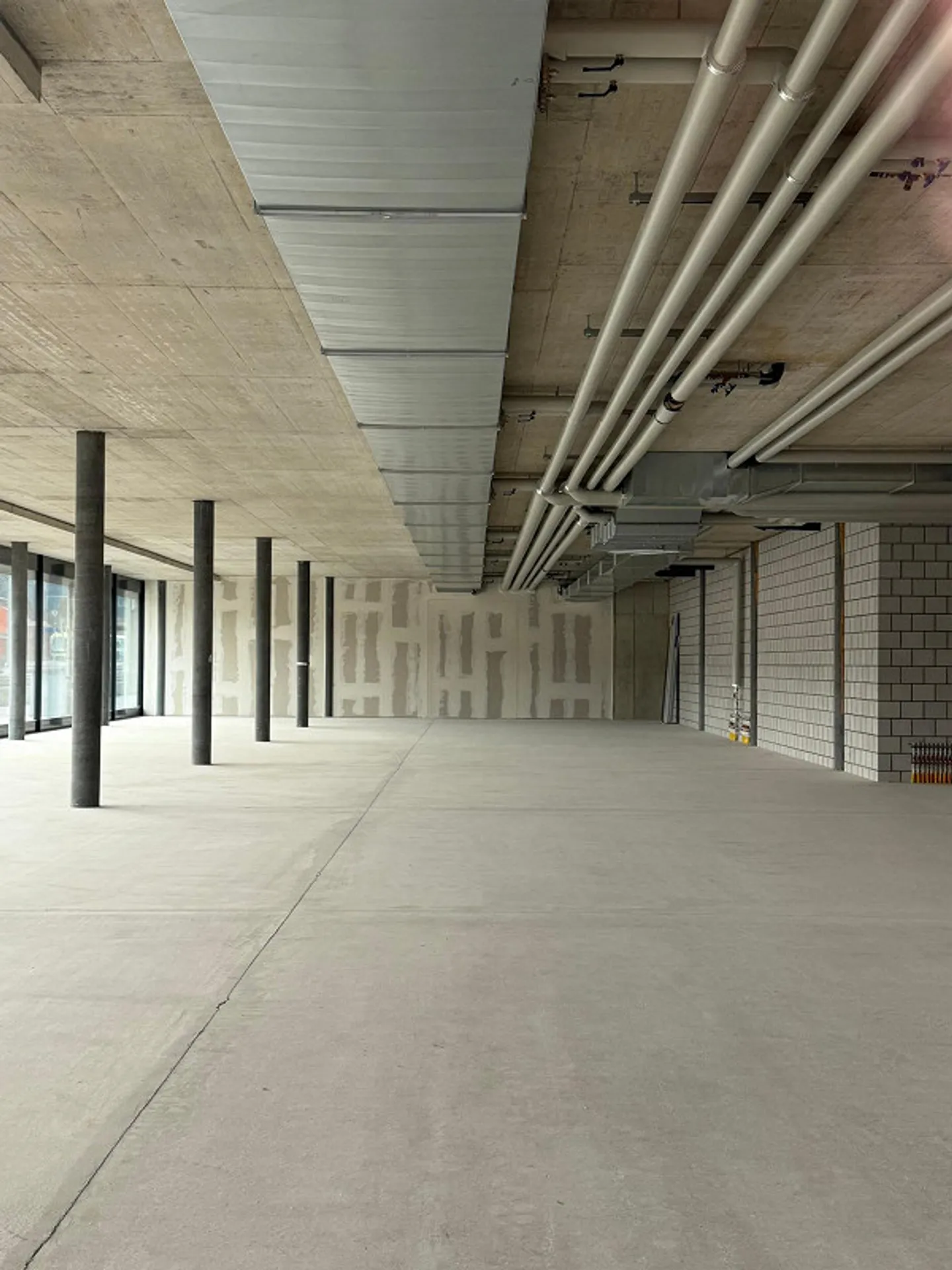Spazio di stoccaggio flessibile alla stazione di Konolfingen – 500m² per utilizzo temporaneo - Foto 1 di 4