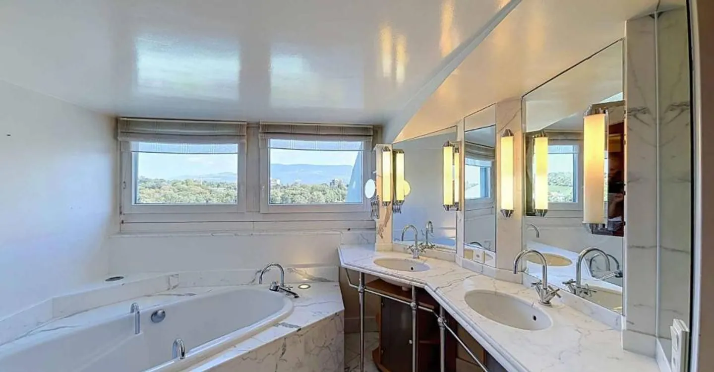 8-room duplex penthouse with panoramic view – Plateau de Frontenex - Photo 3 of 8