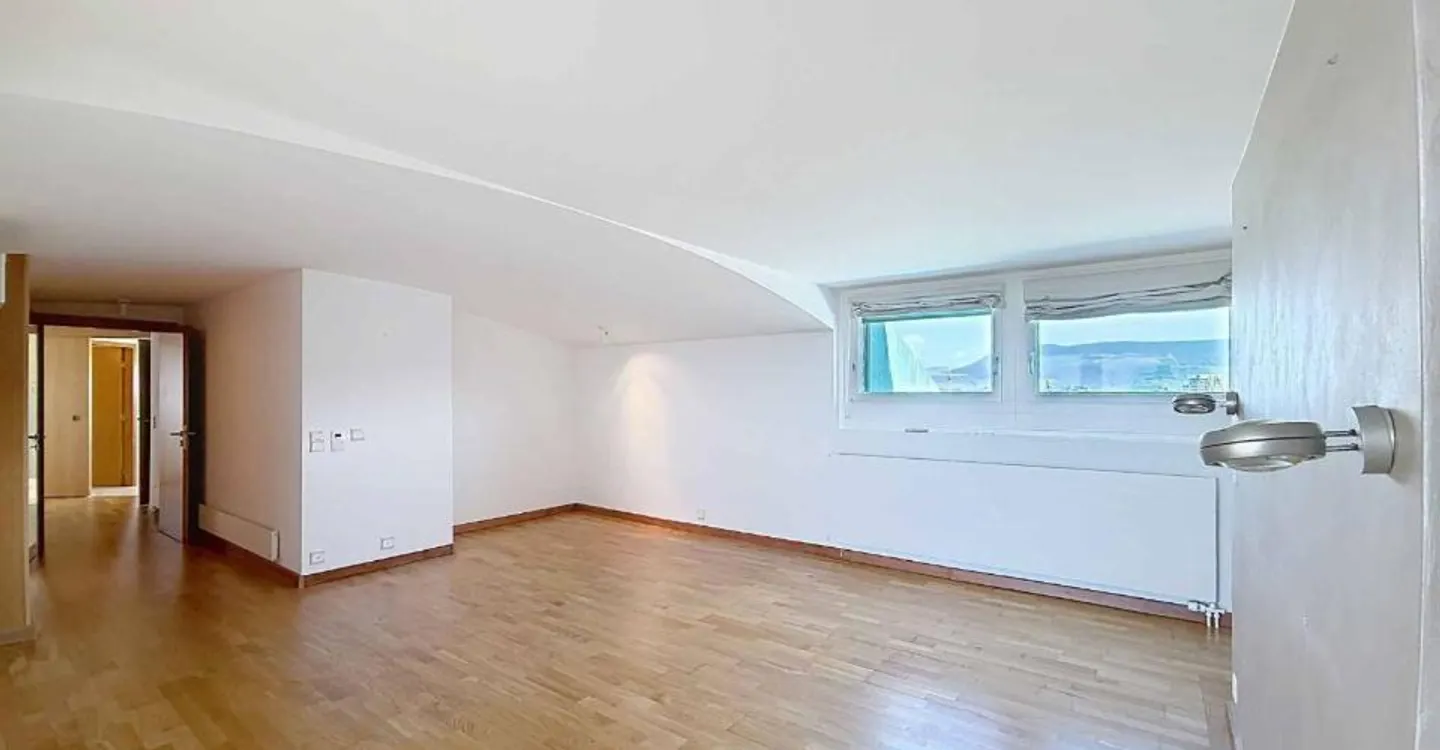 8-room duplex penthouse with panoramic view – Plateau de Frontenex - Photo 4 of 8