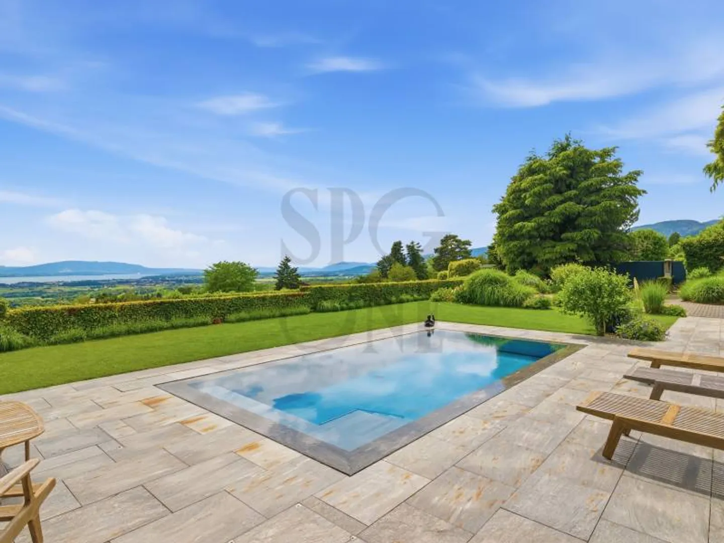 Sublime proprietà individuale con vista mozzafiato - Foto 2 di 11