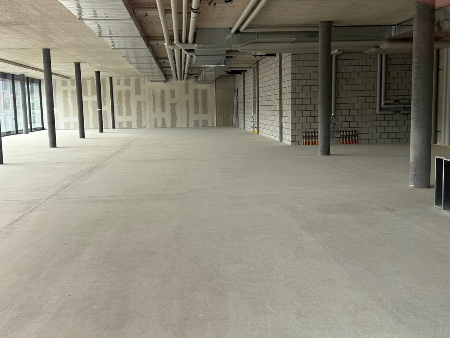 Spazio di stoccaggio flessibile alla stazione di Konolfingen – 500m² per utilizzo temporaneo - Foto 3 di 4