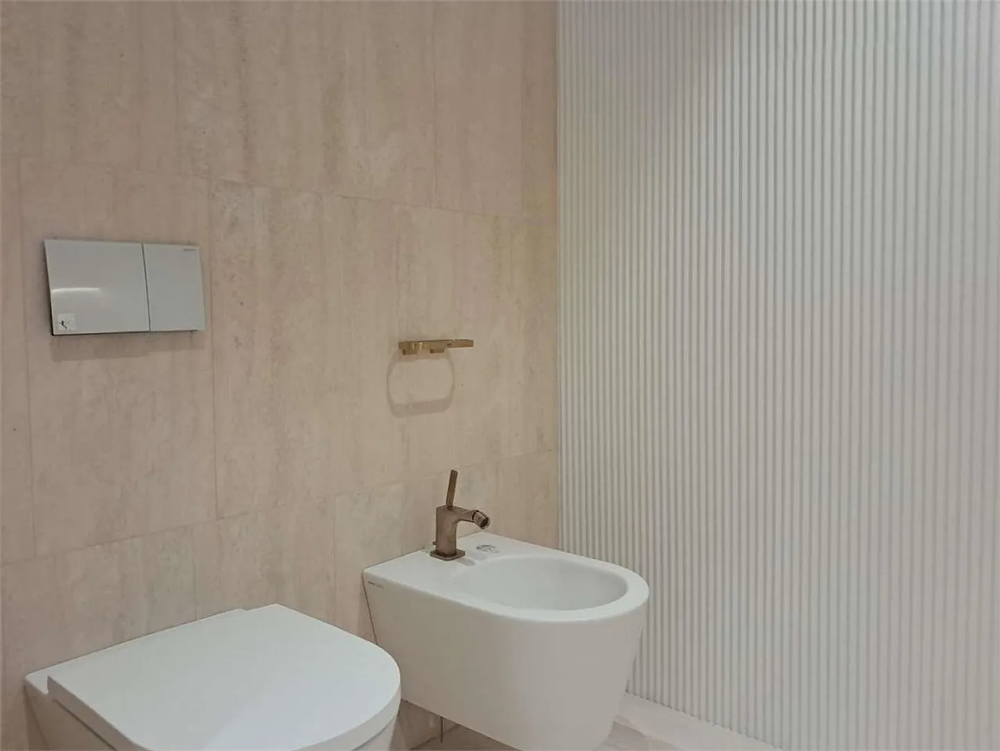 New representative penthouse of 5.5 rooms with pool and garden - Photo 10 of 13
