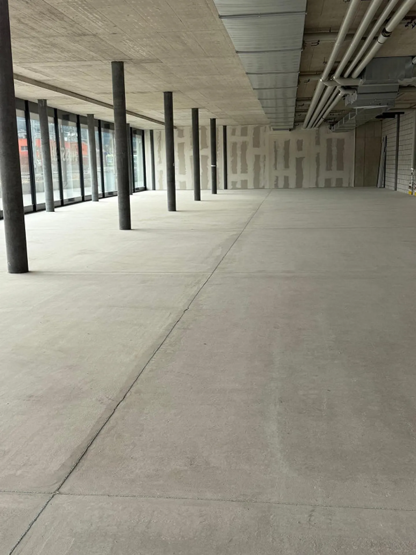 Spazio di stoccaggio flessibile alla stazione di Konolfingen – 500m² per utilizzo temporaneo - Foto 2 di 4