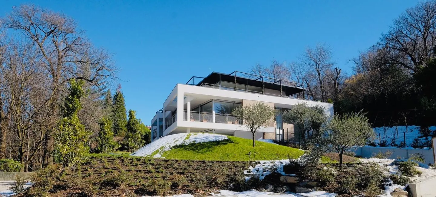 SORENGO · PRESTIGIOUS MODERN TRIPLEX WITH PRIVATE GARDEN - Photo 12 of 13