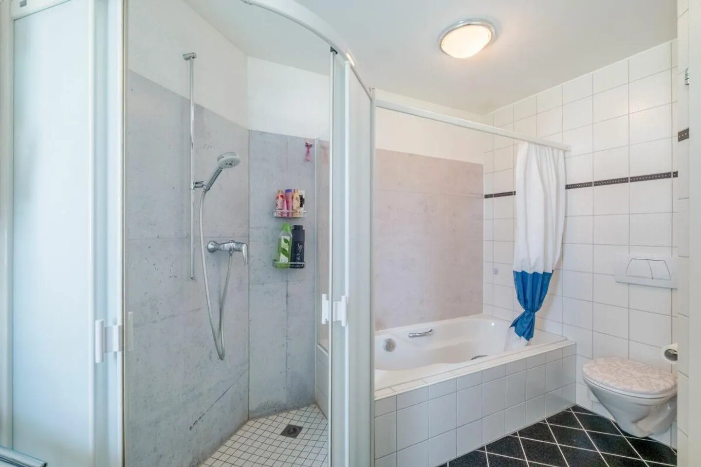 Appartement familial de 4,5 pièces avec jardin d'hiver - situé au calme, près du centre - Photo 10 sur 15