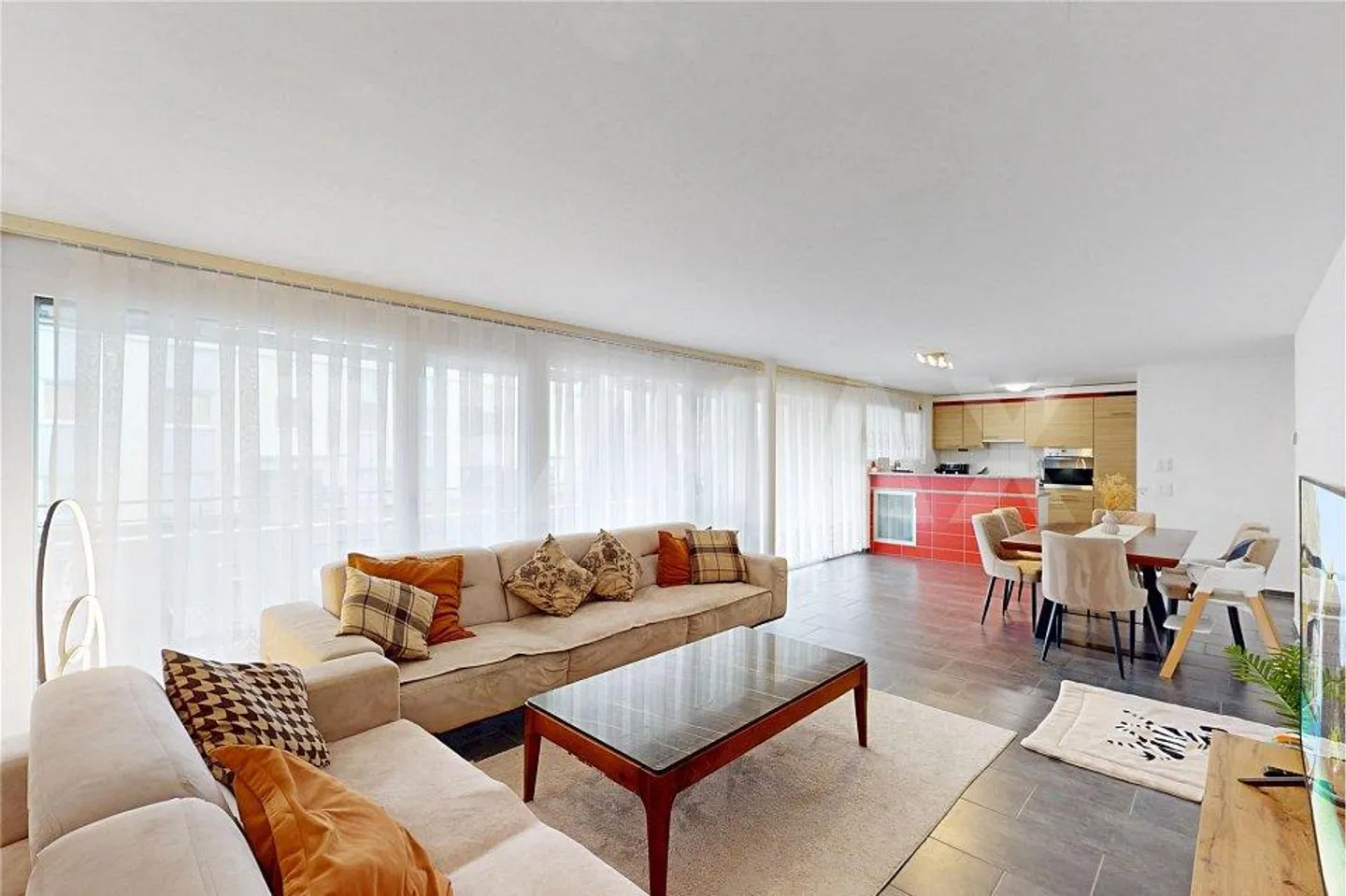 Appartamento 4,5 locali, 2 posti auto in garage sotterraneo, 110 m² + 30 m² di balcone, ascensore... - Foto 1 di 13