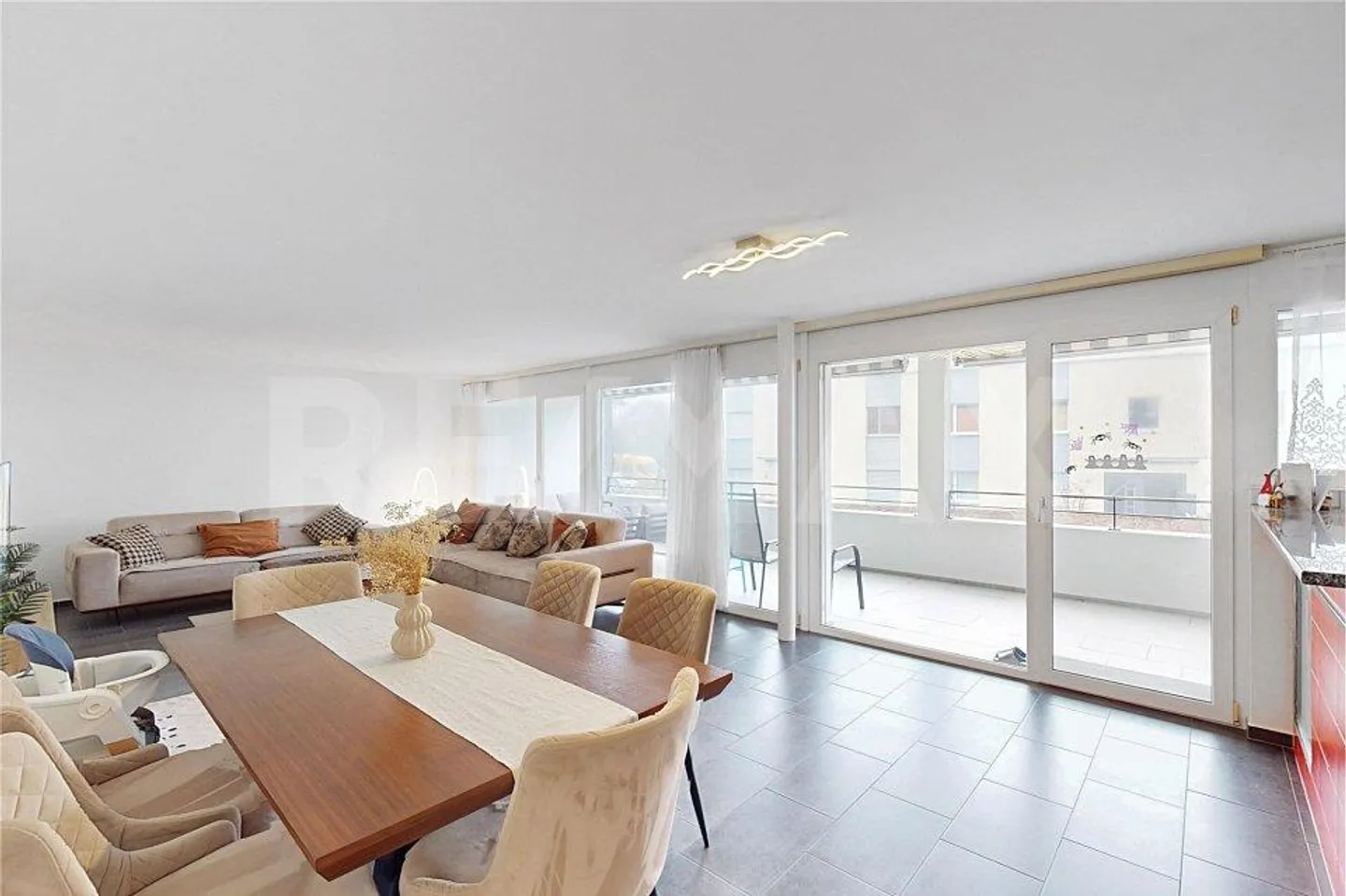 Appartamento 4,5 locali, 2 posti auto in garage sotterraneo, 110 m² + 30 m² di balcone, ascensore... - Foto 4 di 13