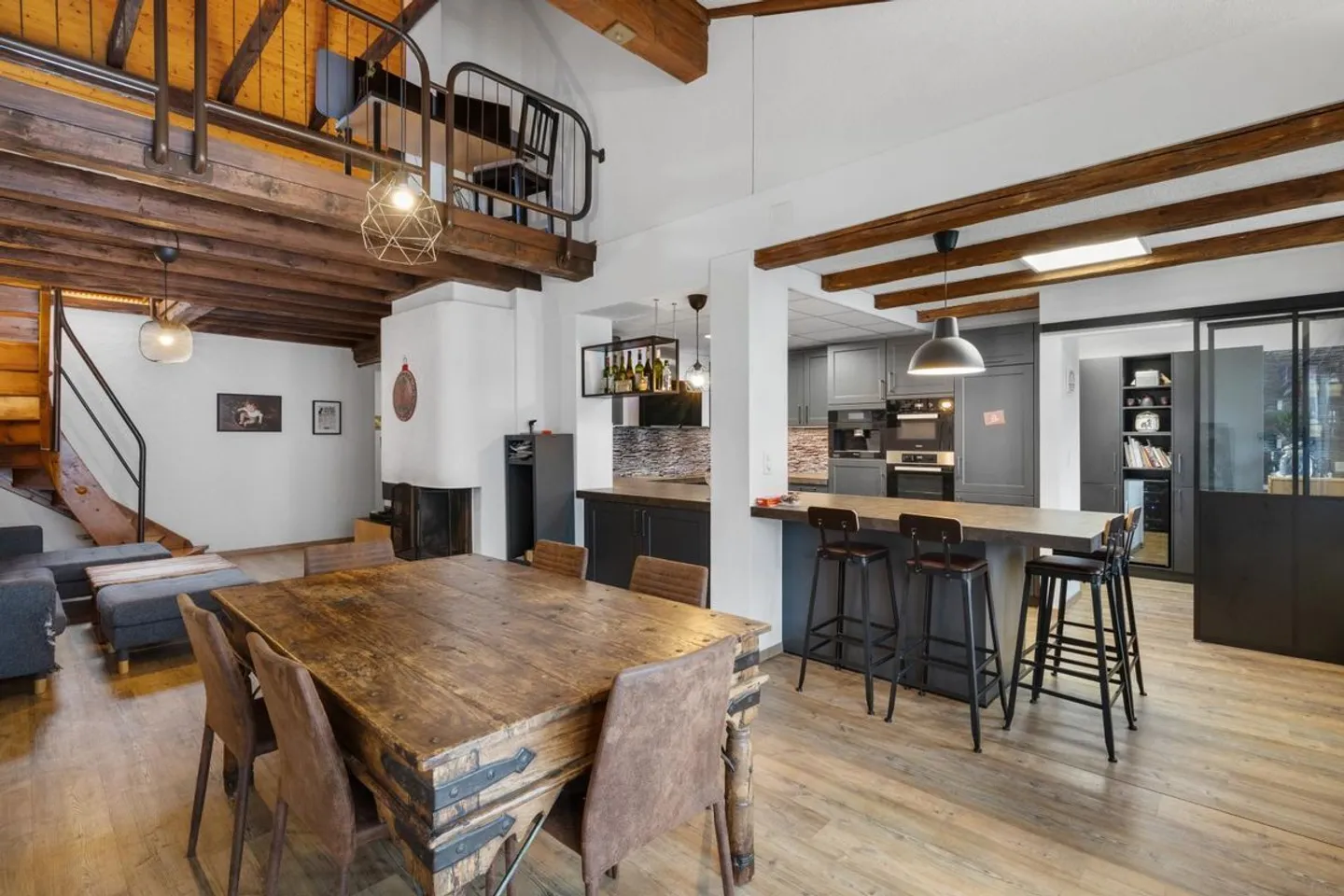 Appartamento Incantevole nel Cuore della Città - 5,5 Stanze con Galleria - Foto 1 di 13