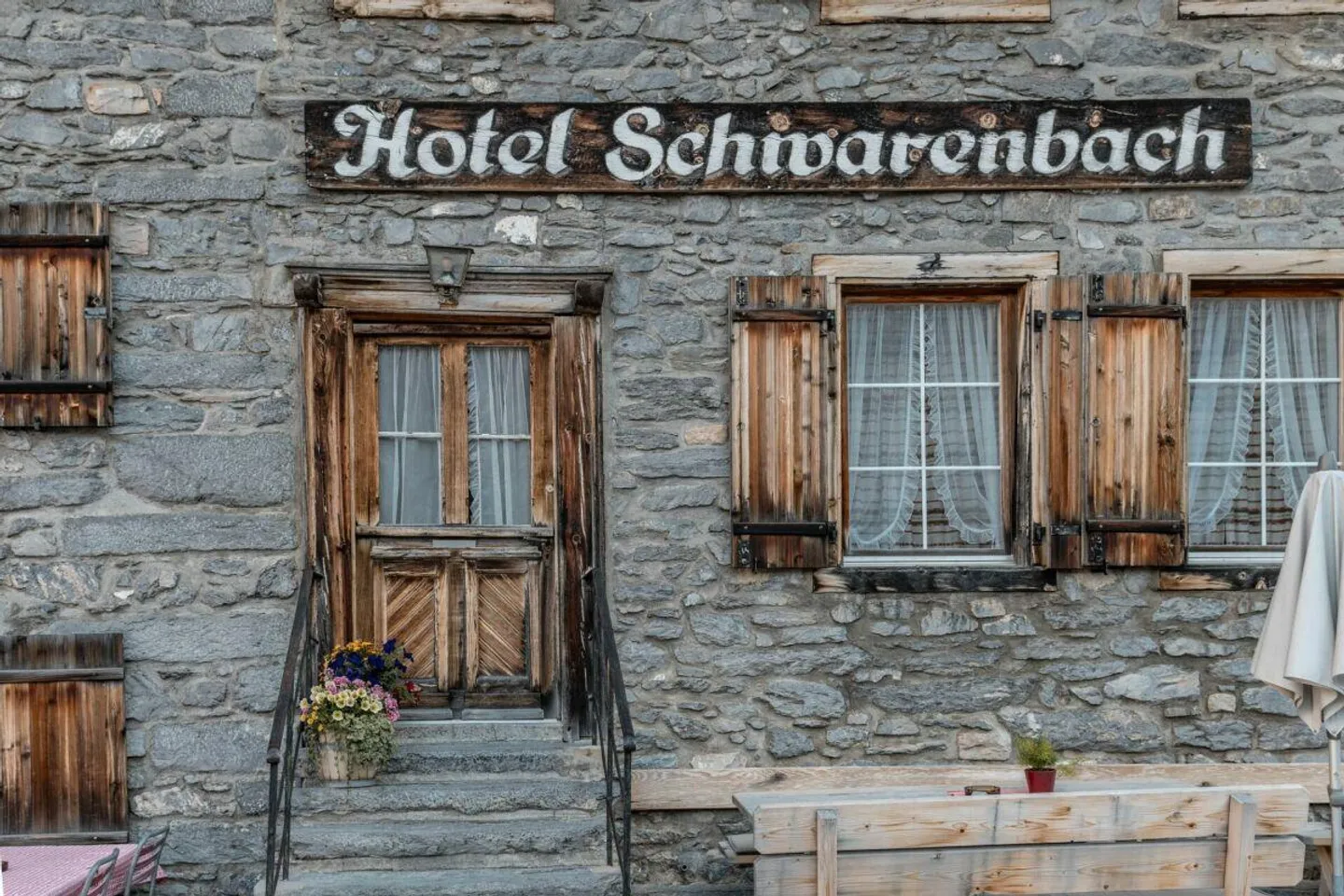 Historisches Berghotel Schwarenbach inmitten der imposanten Berner ... - Foto 14 von 15