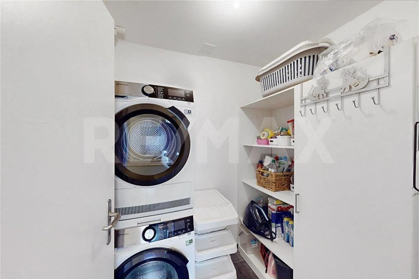 Appartamento 4,5 locali, 2 posti auto in garage sotterraneo, 110 m² + 30 m² di balcone, ascensore... - Foto 8 di 13