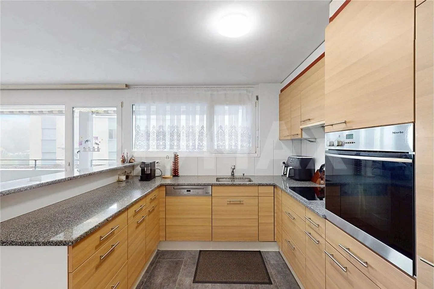 Appartamento 4,5 locali, 2 posti auto in garage sotterraneo, 110 m² + 30 m² di balcone, ascensore... - Foto 2 di 13