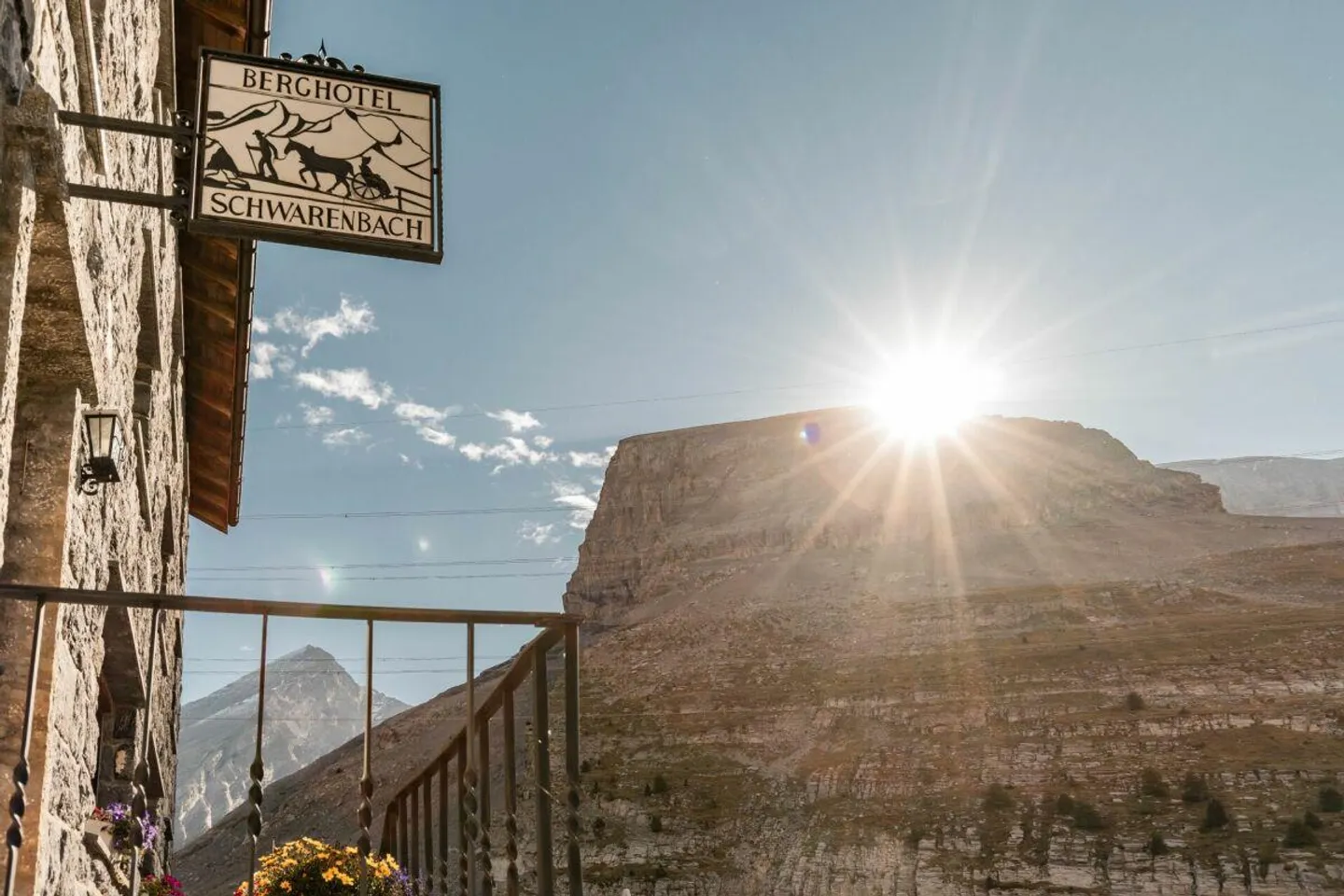 Historisches Berghotel Schwarenbach inmitten der imposanten Berner ... - Foto 4 von 15