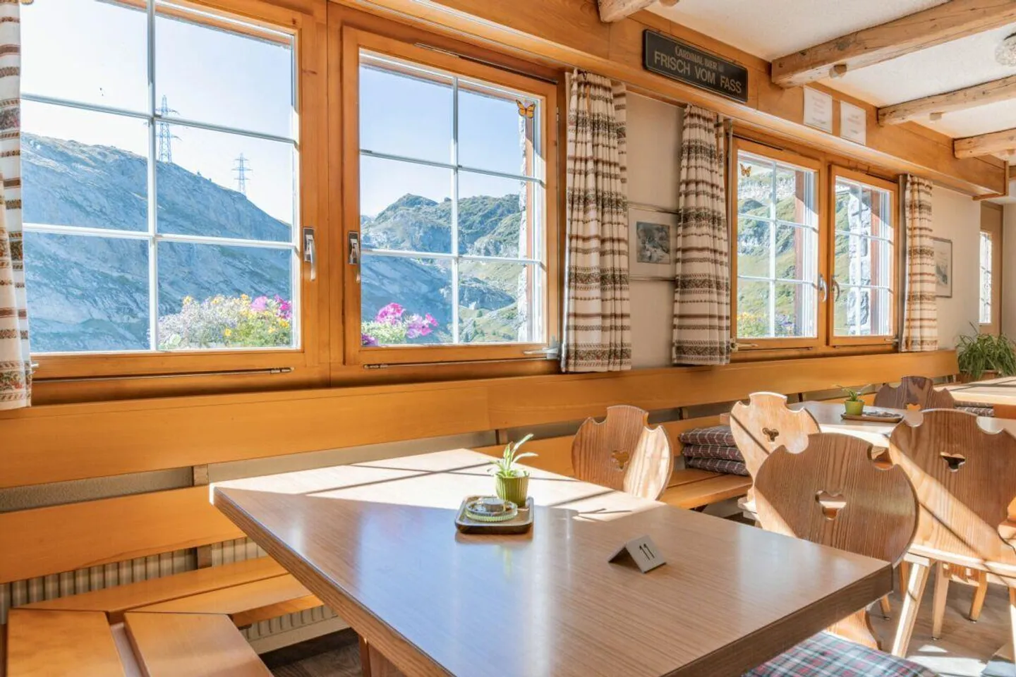 Historisches Berghotel Schwarenbach inmitten der imposanten Berner ... - Foto 7 von 15