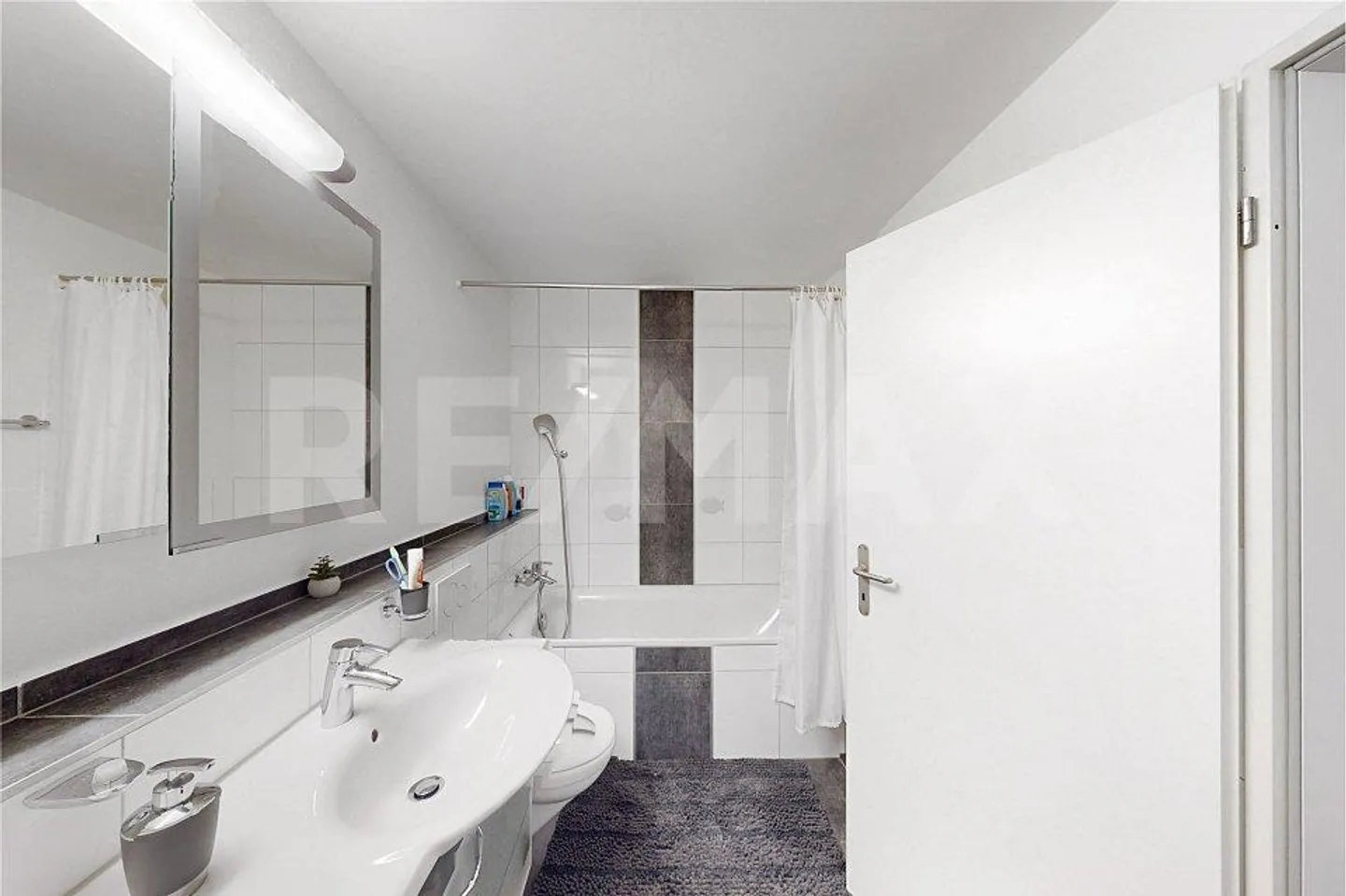 Appartamento 4,5 locali, 2 posti auto in garage sotterraneo, 110 m² + 30 m² di balcone, ascensore... - Foto 12 di 13