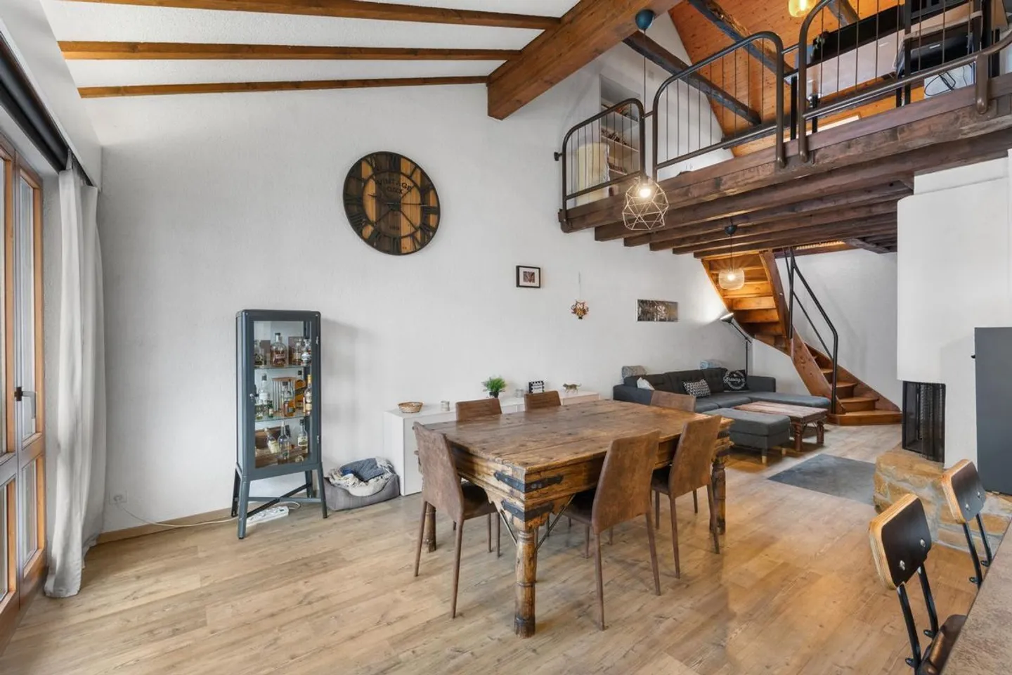 Appartamento Incantevole nel Cuore della Città - 5,5 Stanze con Galleria - Foto 3 di 13