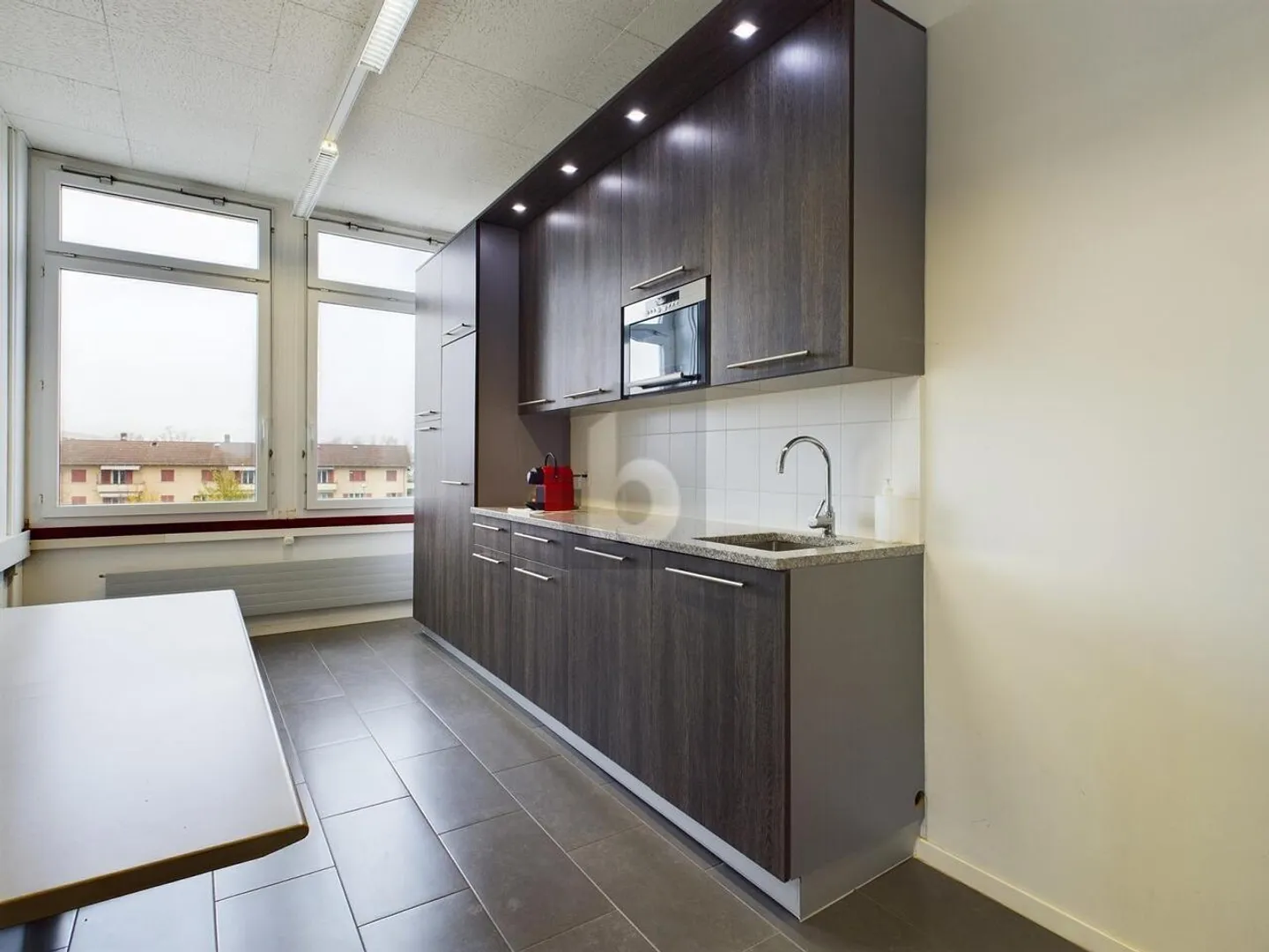 Geräumiges Büro im Zentrum - Foto 5 von 6
