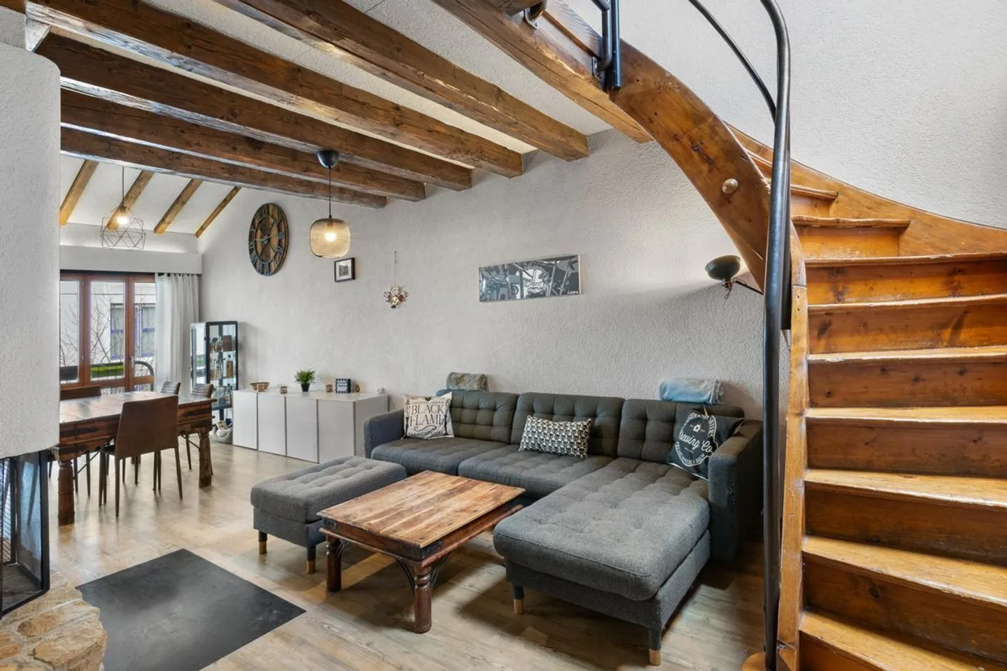 Appartamento Incantevole nel Cuore della Città - 5,5 Stanze con Galleria - Foto 10 di 13