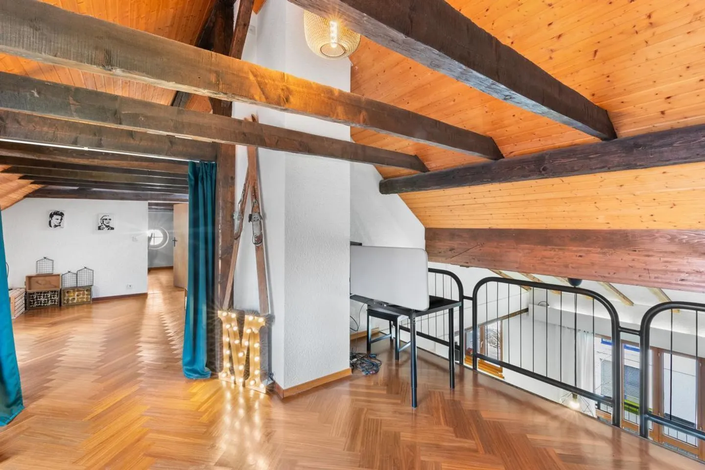 Appartamento Incantevole nel Cuore della Città - 5,5 Stanze con Galleria - Foto 11 di 13