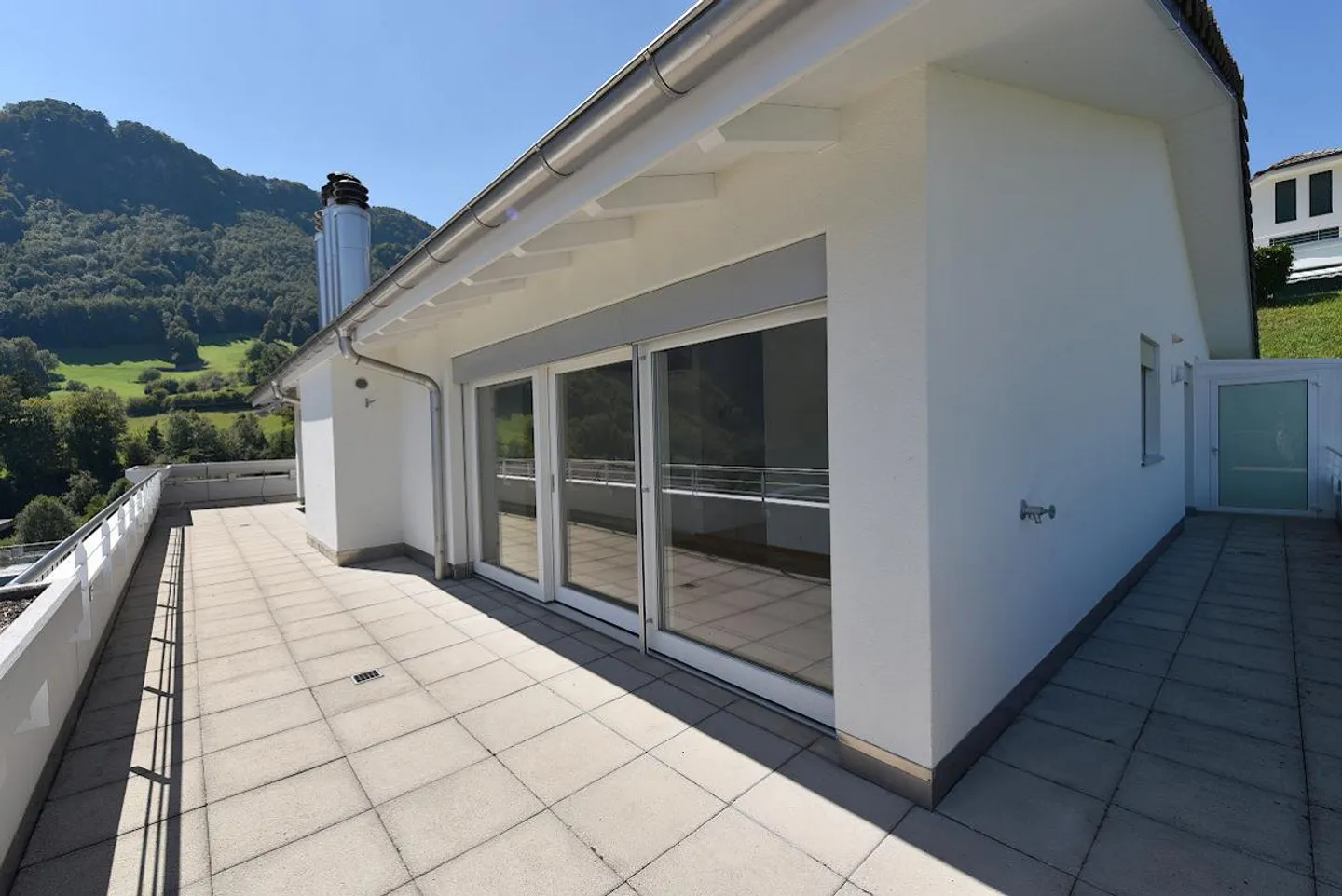 Appartamento attico 4,5 locali con vista da sogno - Foto 3 di 8