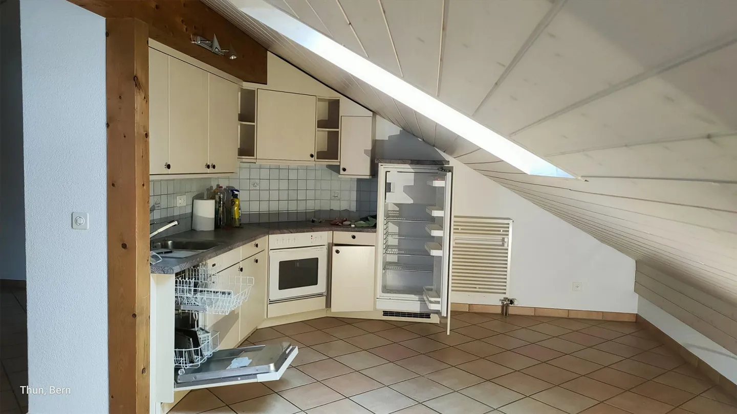 Charmante 2.5-Zimmer-Dachwohnung mit herrlicher Aussicht - Foto 4 von 10