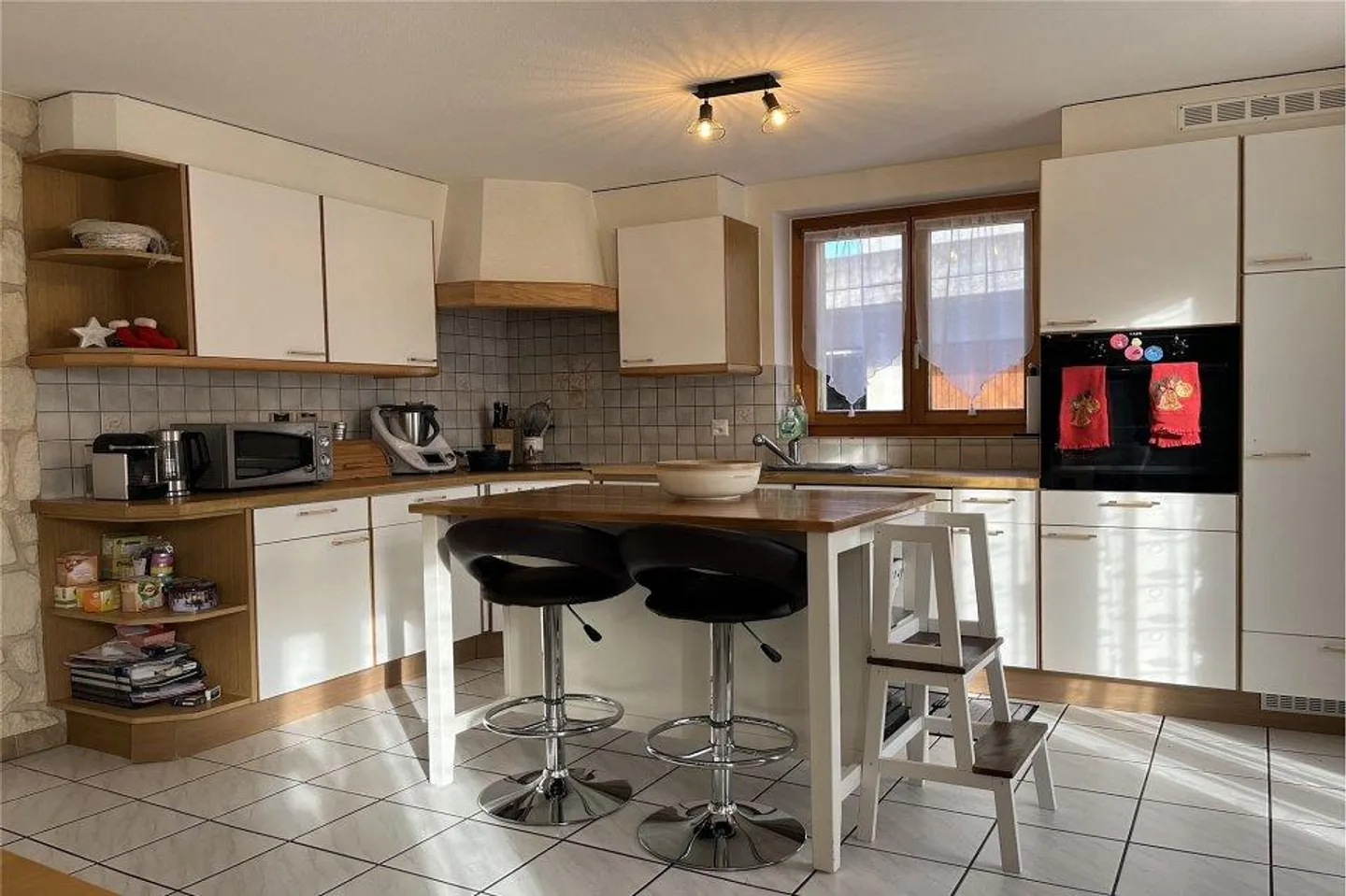 Renovated farm with 8 apartments and building land - Photo 4 of 6