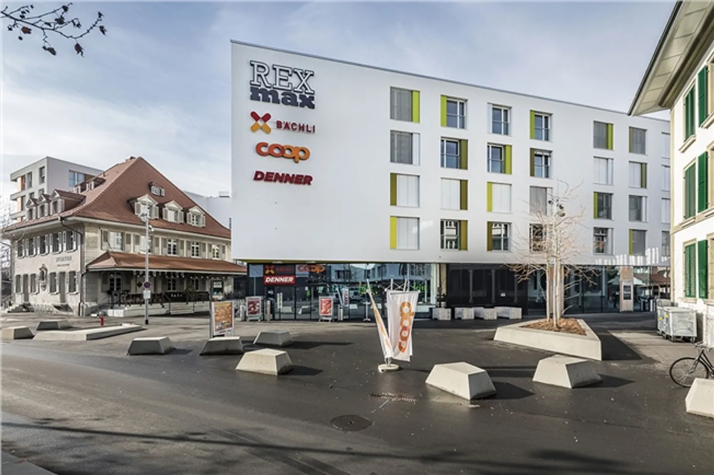 Spazio commerciale in posizione privilegiata - Foto 1 di 11