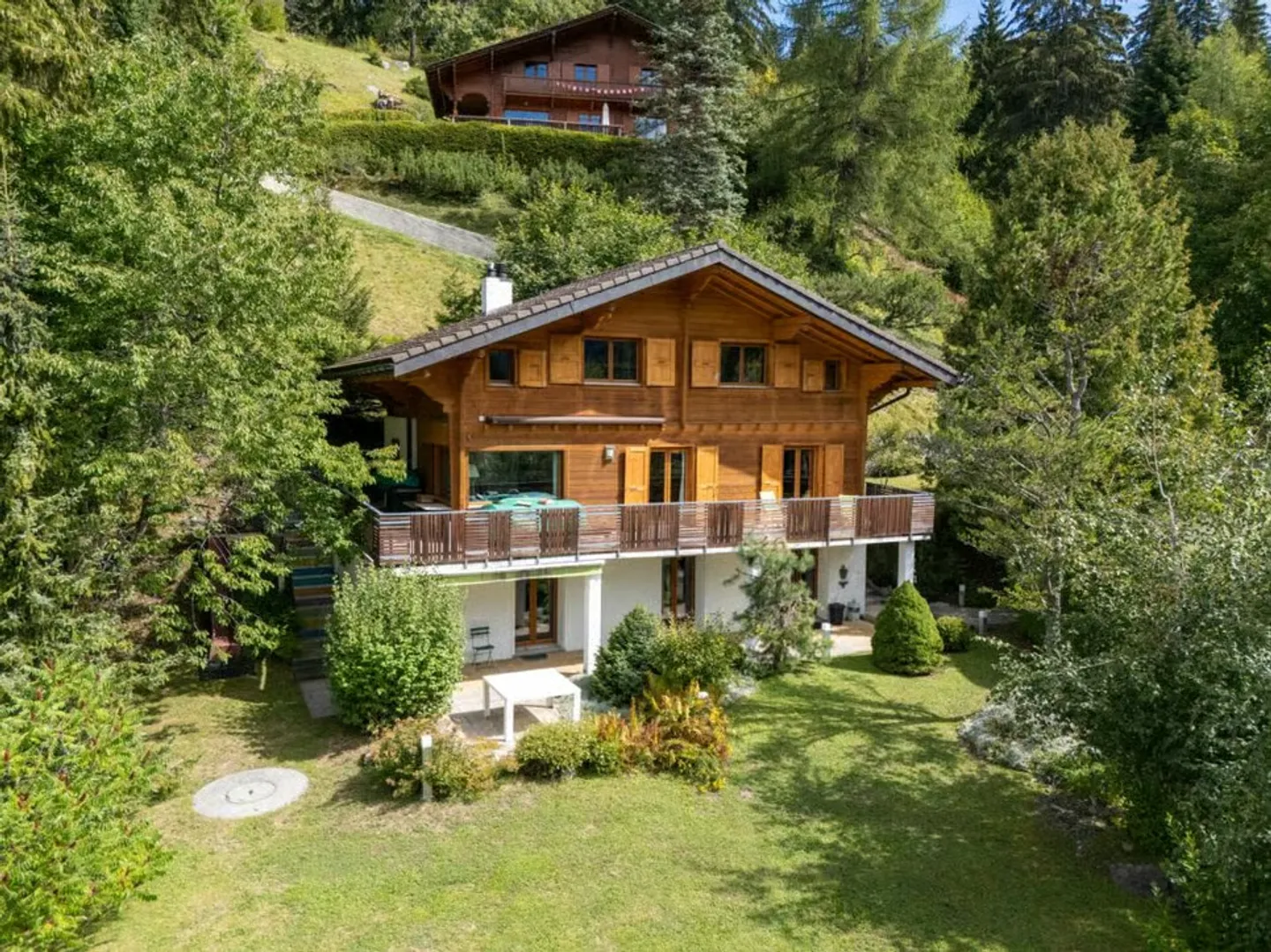 Einzelchalet mit 9 Zimmern, 2012 vollständig renoviert - Foto 1 von 13