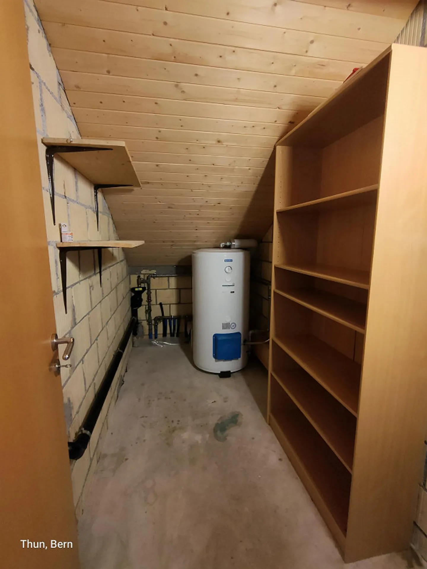 Charmante 2.5-Zimmer-Dachwohnung mit herrlicher Aussicht - Foto 9 von 10