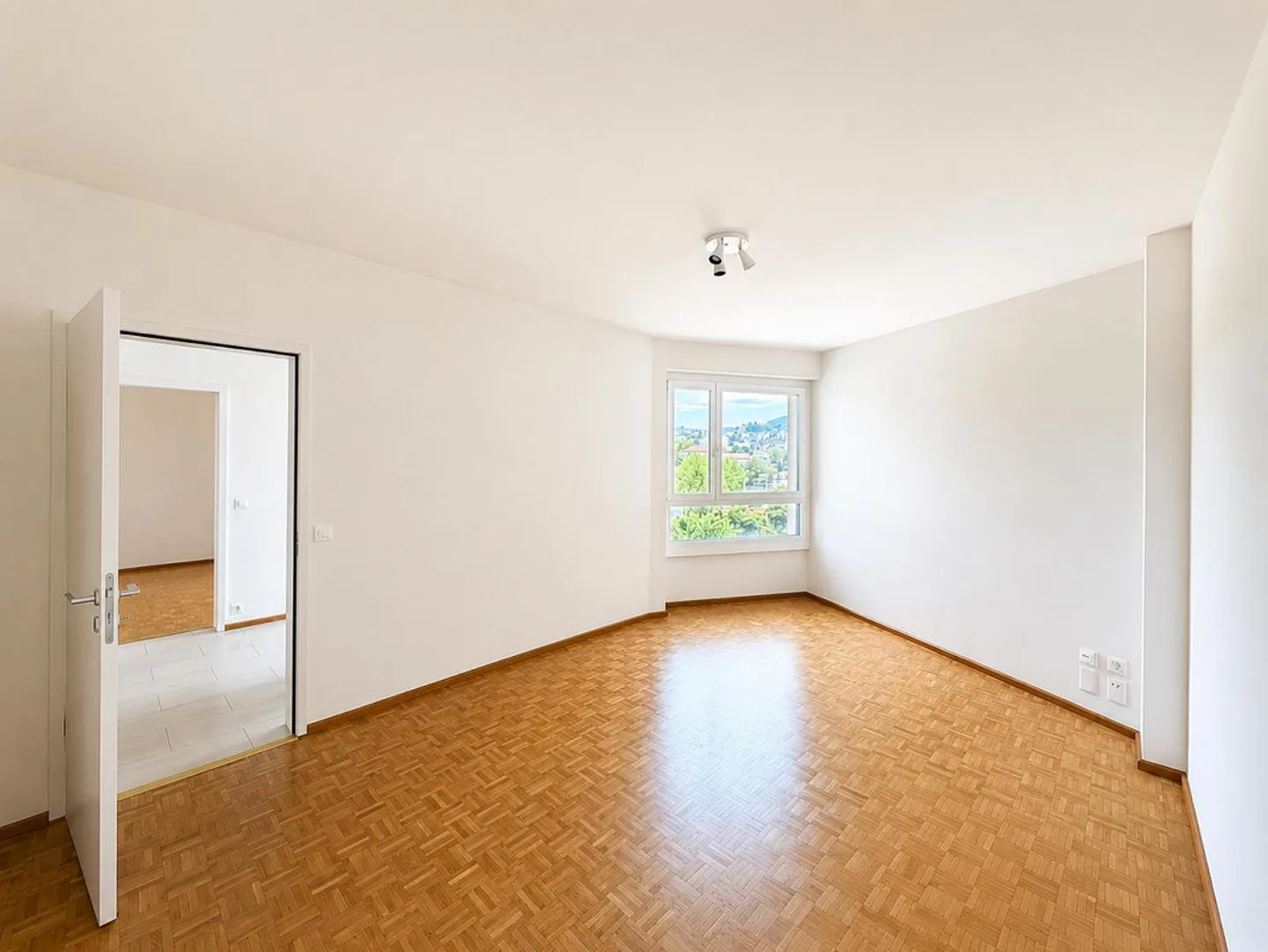 Appartamento luminoso con vista lago - Foto 3 di 7