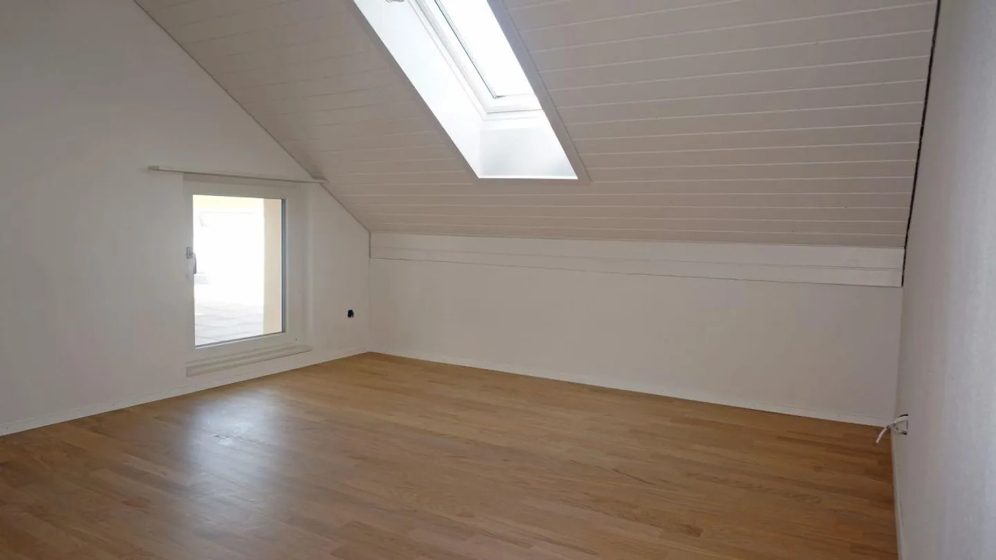 2.5-Room Attic Apartment in the Green - Schützewisstrasse 5 - Photo 4 of 11