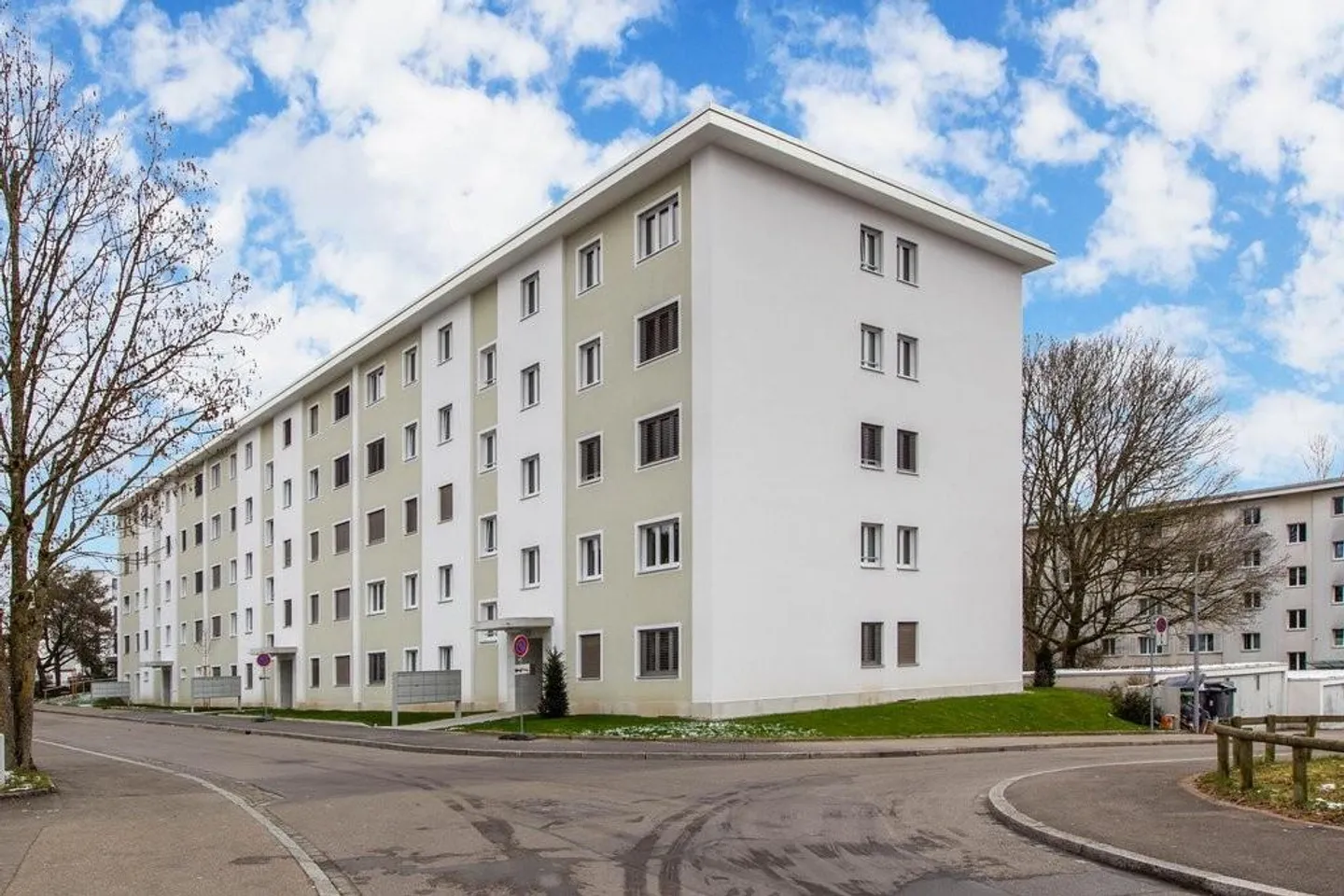 Appartamento ristrutturato di 3 stanze a Zurigo-Seebach - Foto 1 di 7