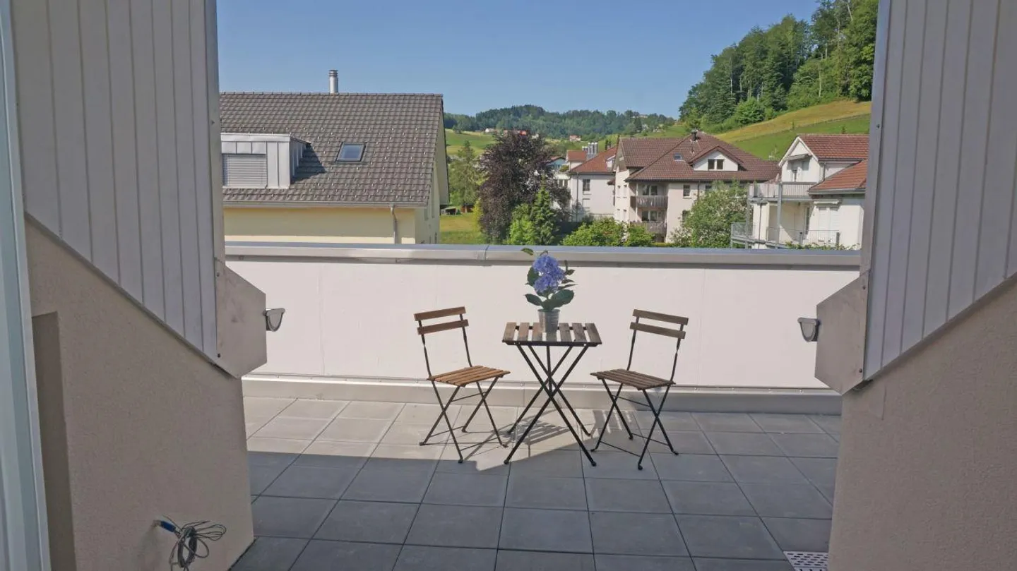 2.5-Room Attic Apartment in the Green - Schützewisstrasse 5 - Photo 9 of 11