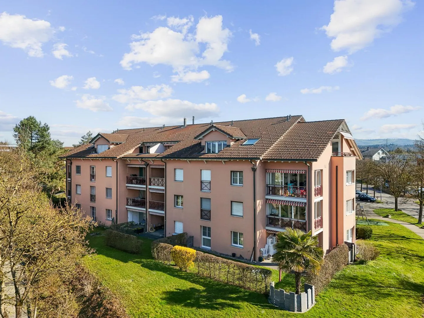 3.5-room apartment with potential in a good location in Cham - Photo 1 of 17