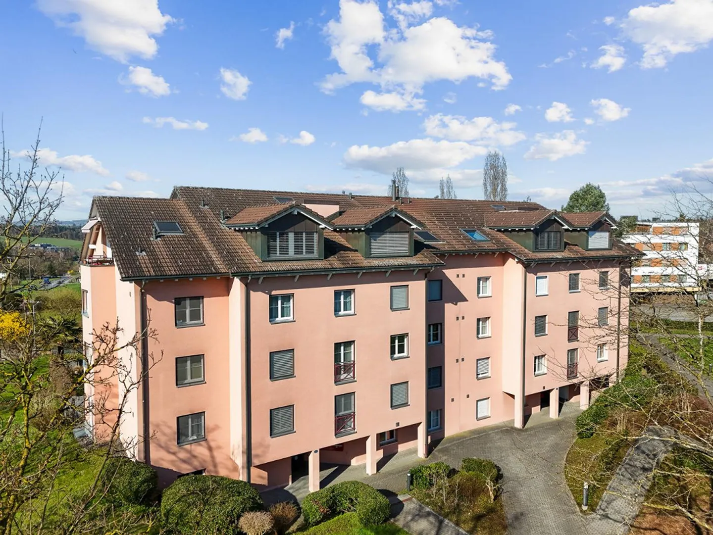 3.5-room apartment with potential in a good location in Cham - Photo 2 of 17