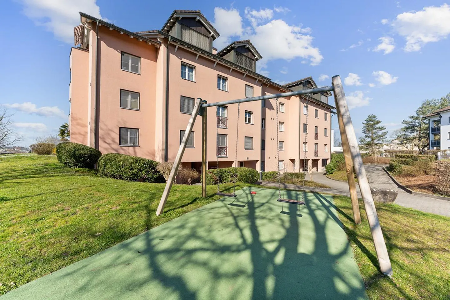 3.5-room apartment with potential in a good location in Cham - Photo 3 of 17