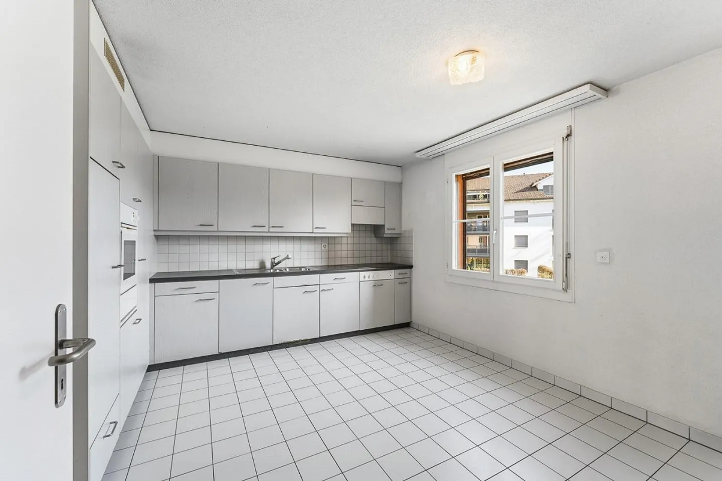 3.5-room apartment with potential in a good location in Cham - Photo 9 of 17