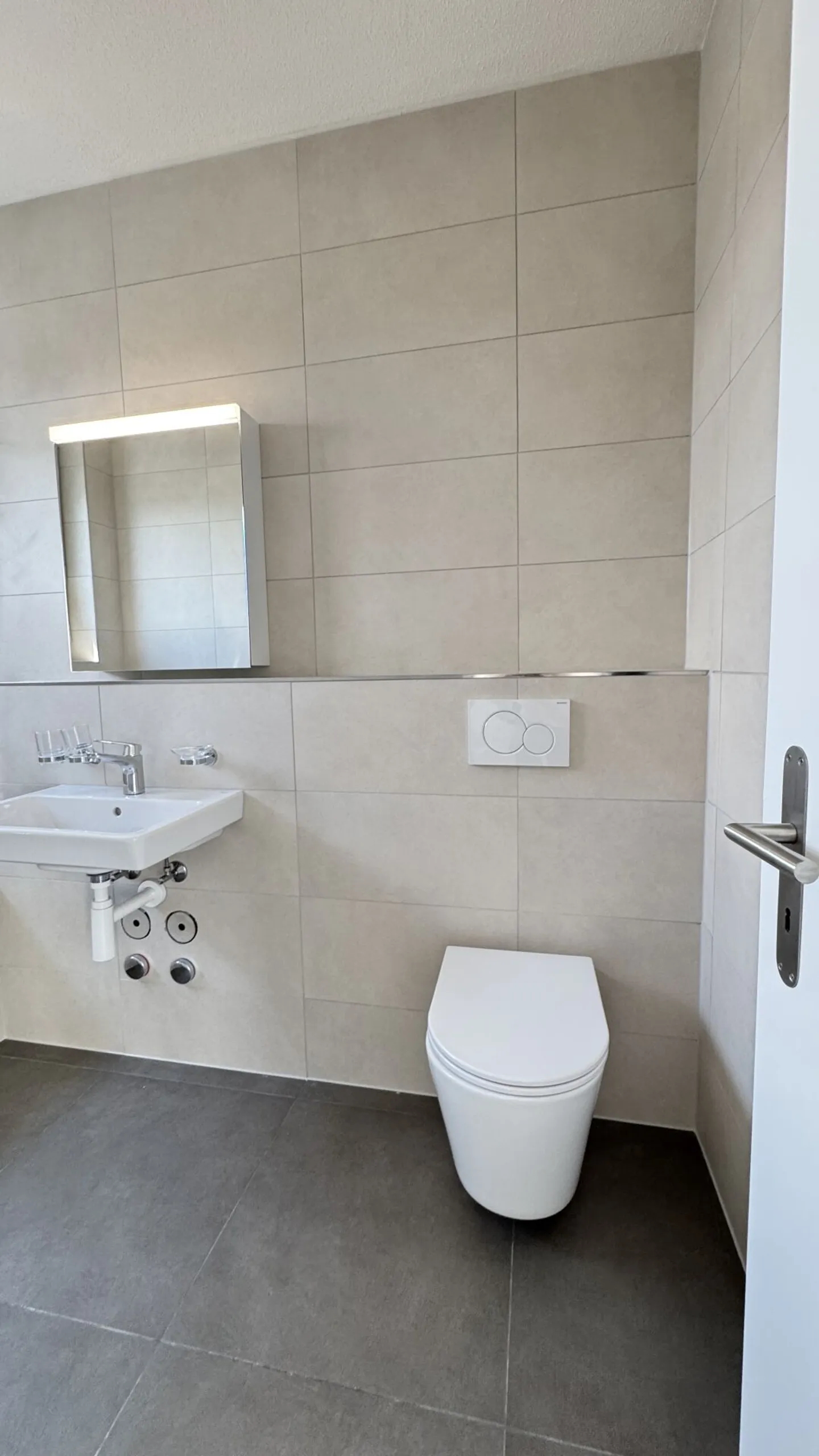 TOP Appartamento Moderno 4.5 Stanze Ristrutturato con Vista Panoramica Fantastica su Tutta Berna - Foto 13 di 18