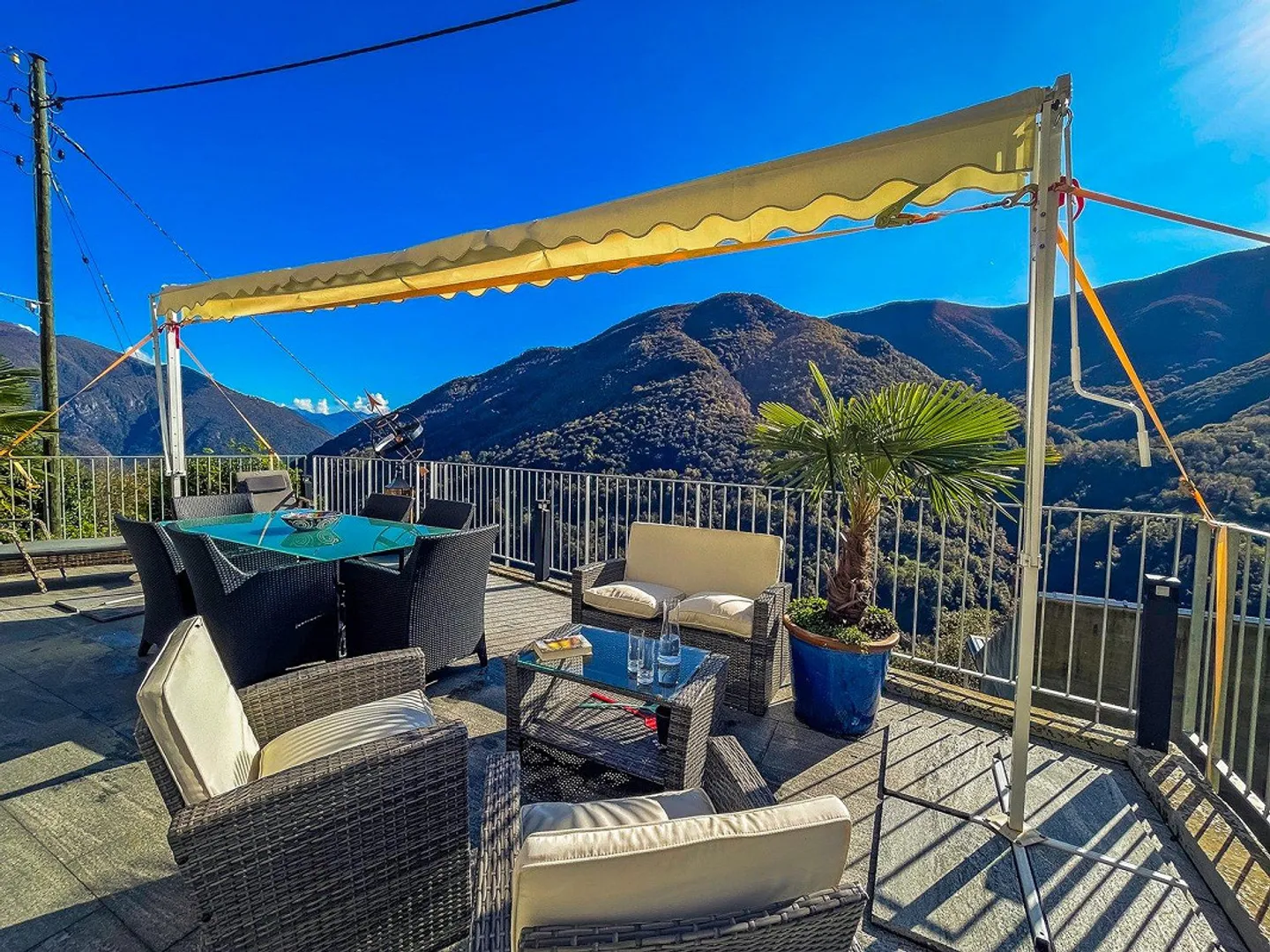 Casa unifamiliare con appartamento mansardato separato - Foto 4 di 13