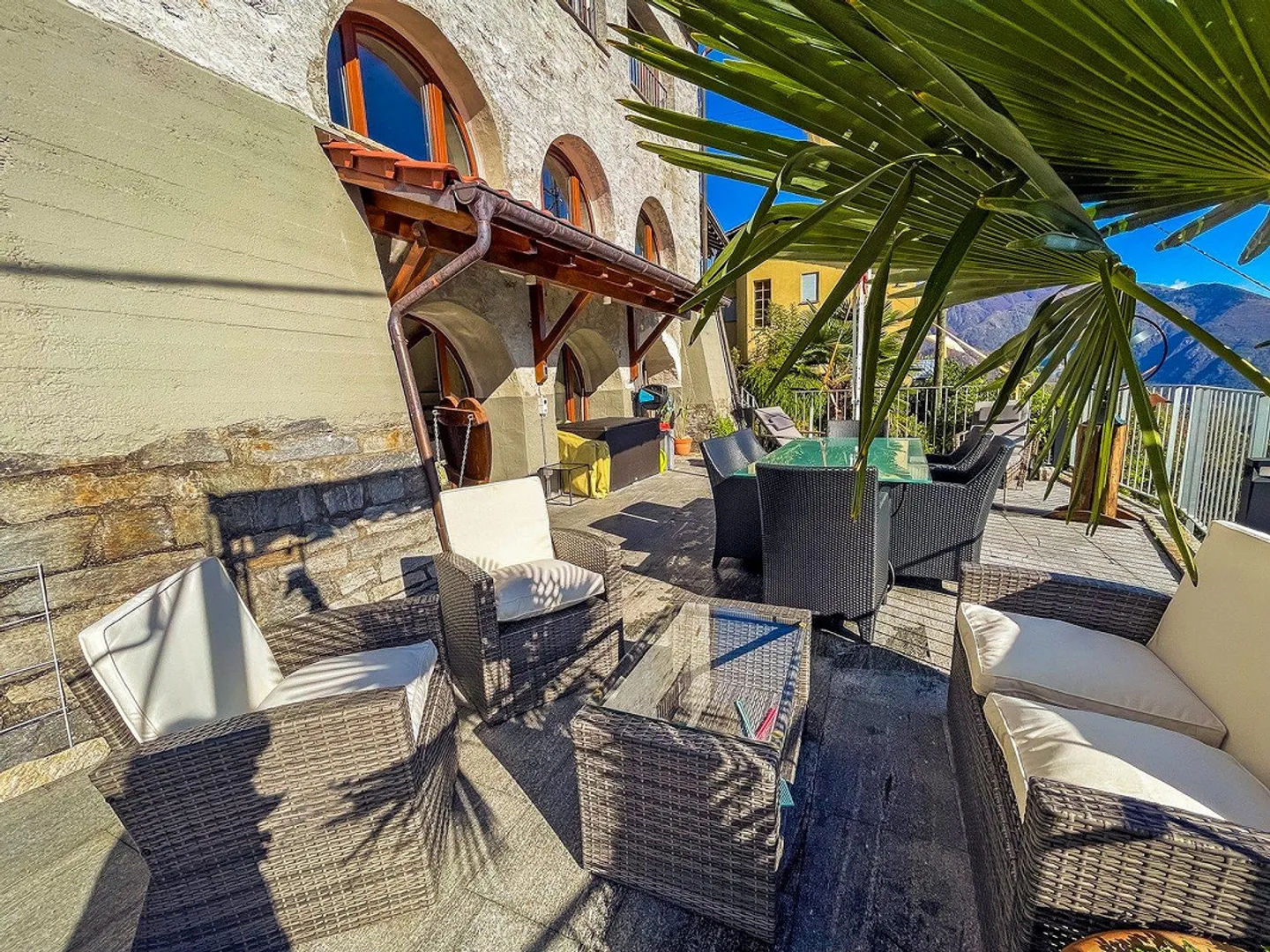 Casa unifamiliare con appartamento mansardato separato - Foto 5 di 13