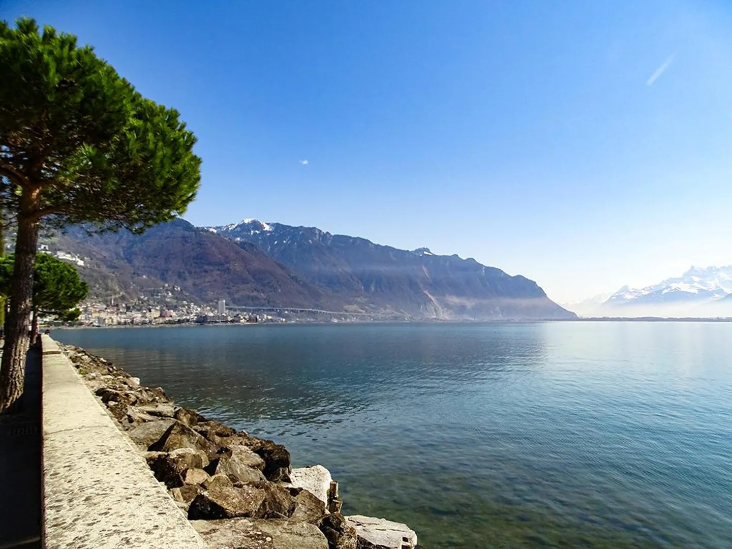 MONTREUX - VILLA IN EINER PRESTIGETRÄCHTIGEN UMGEBUNG - Foto 2 von 3